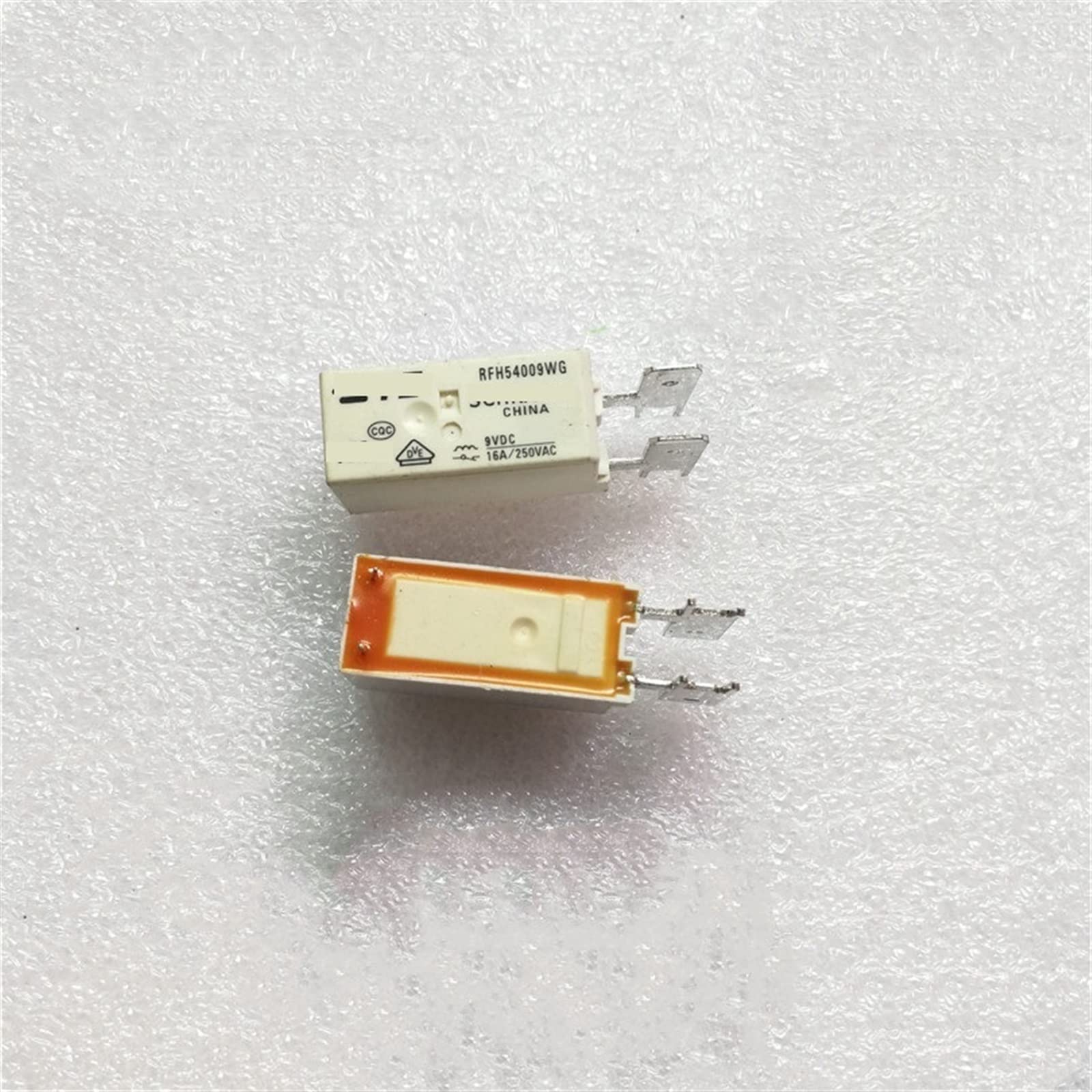 Relais RFH54012WG 12VDC pour réparer une carte électronique en panne 9VDC