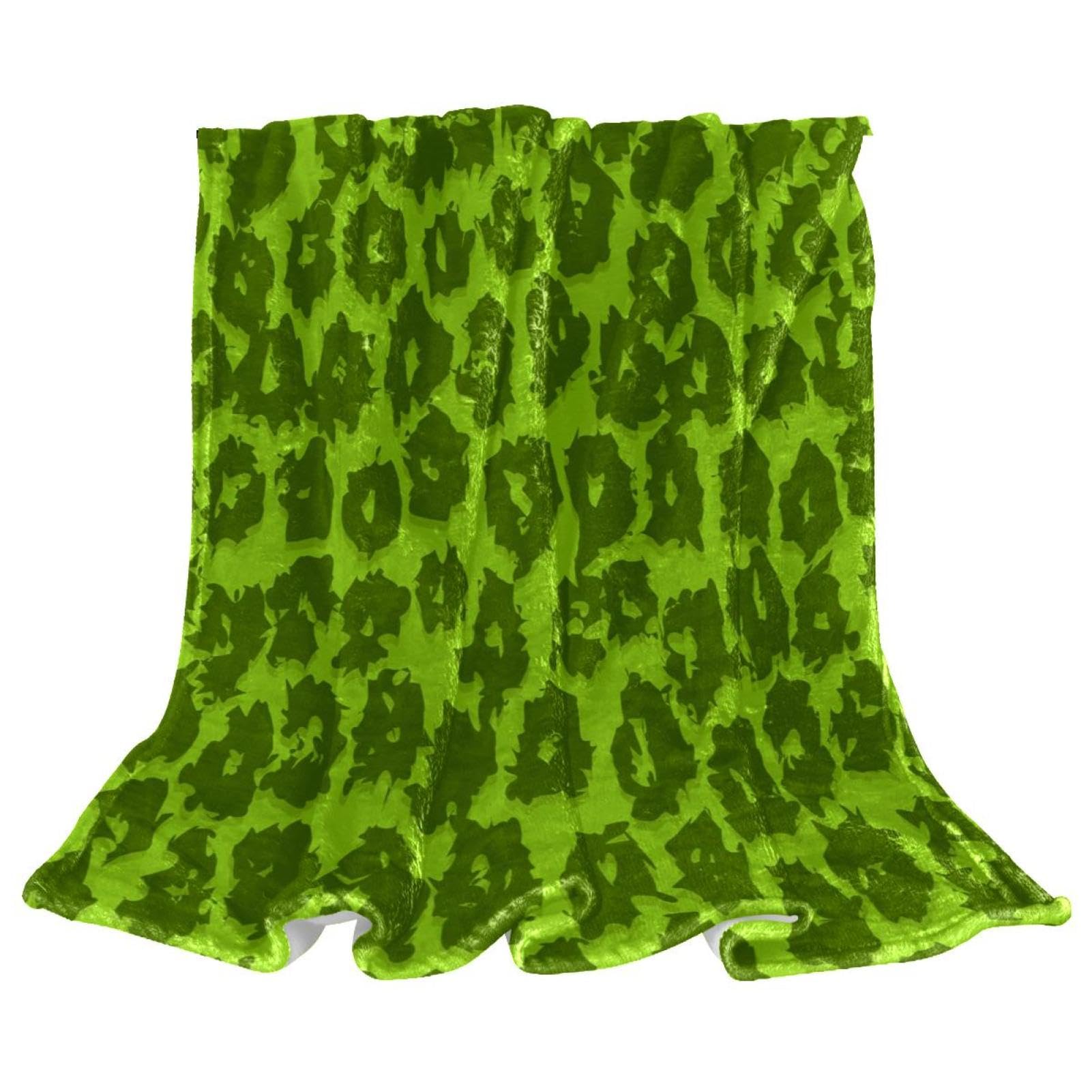 Couverture polaire leopard vert pour vos soirees cocooning devant la television