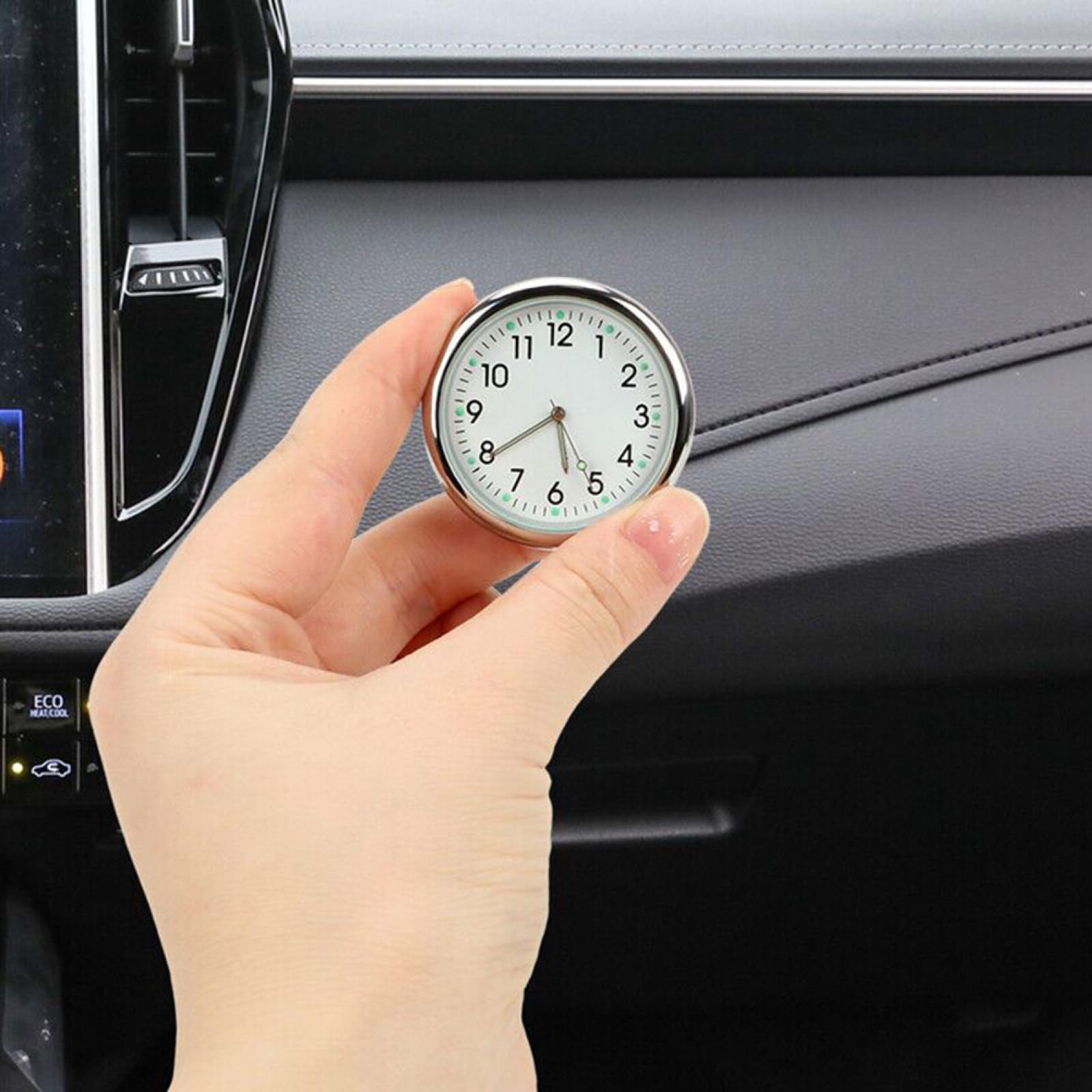 Produktbild von QESSUVNC Auto Uhr, Stick On Dashboard Quarzuhr Analoge Auto-Uhr Mini Uhr Armaturenbrett Universal Kleine Leuchtende Auto Lüftungsschlitze Uhr