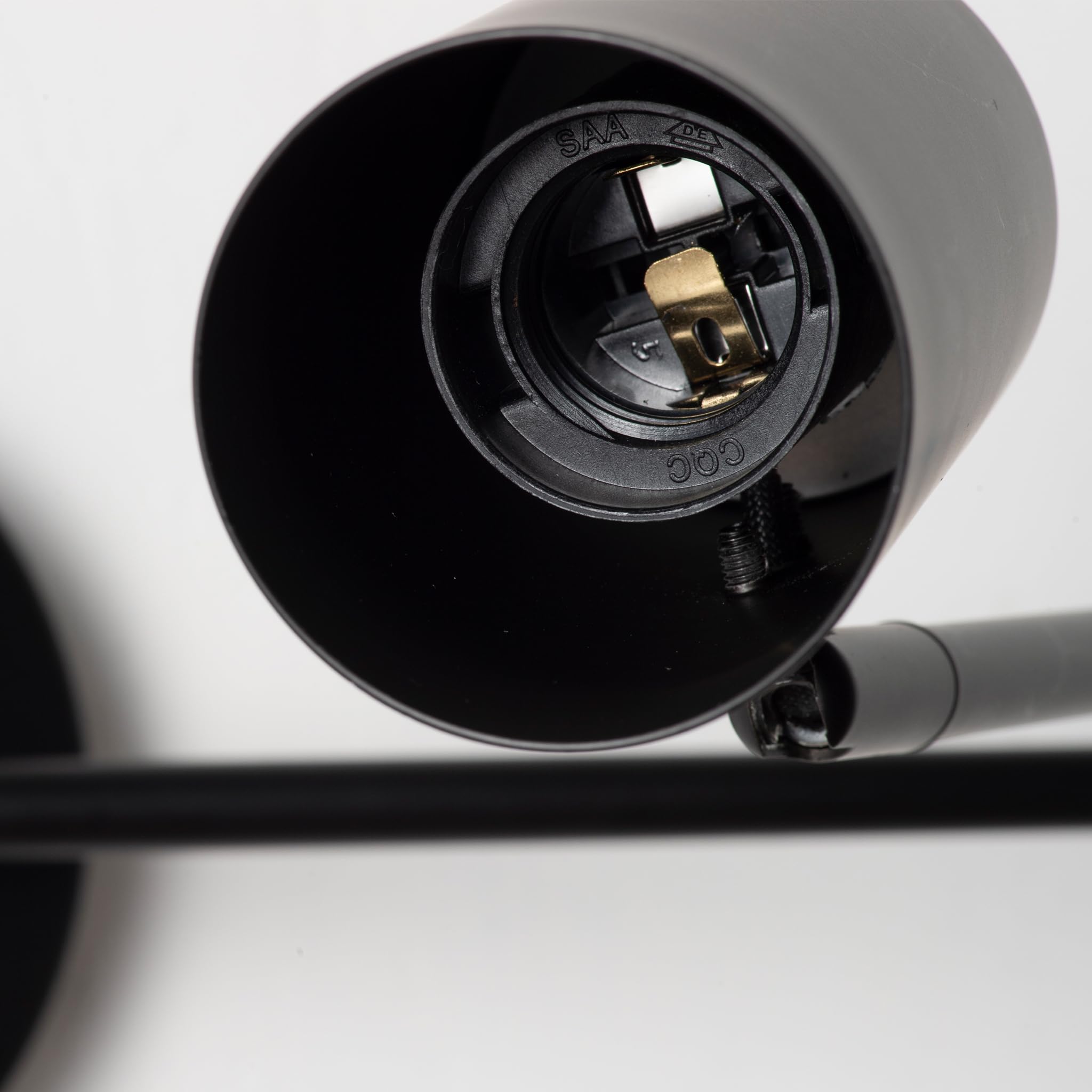 Alpinaluz Aplique da Parete con Interruttore Integrato, Braccio Estensibile Orizzontale e Testa Orientabile a 350°, Portalampada E27, Design Moderno in Ferro Nero per Illuminazione Interna in Camera