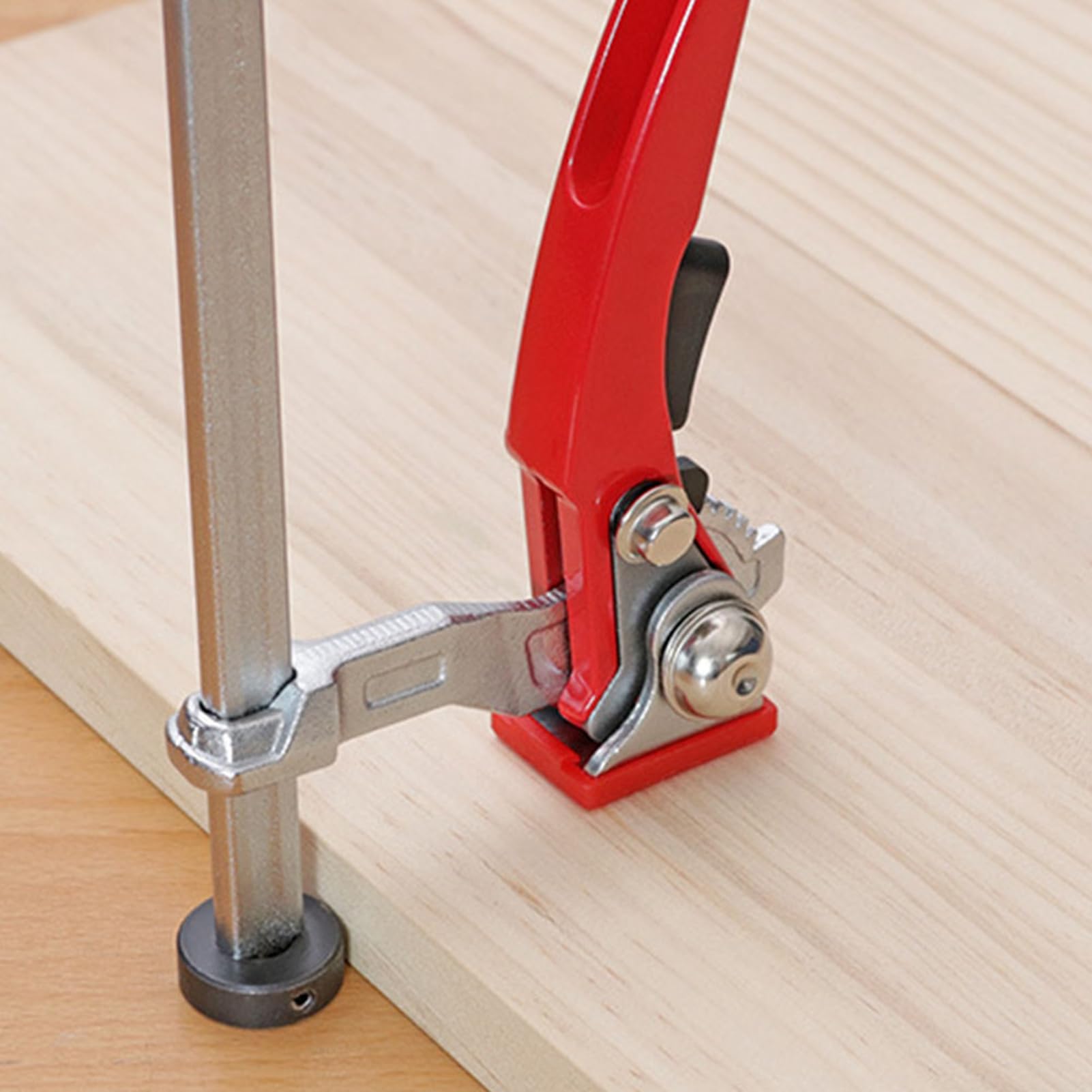 Morsetto da Tavolo a Cricchetto 160 x 60 mm di Bloccaggio Stabile con Binario 13,5 x 6,5 mm, Base 28 mm, Morsetto da Tavolo per la Lavorazione del Legno per MFT e Sistema di Guide