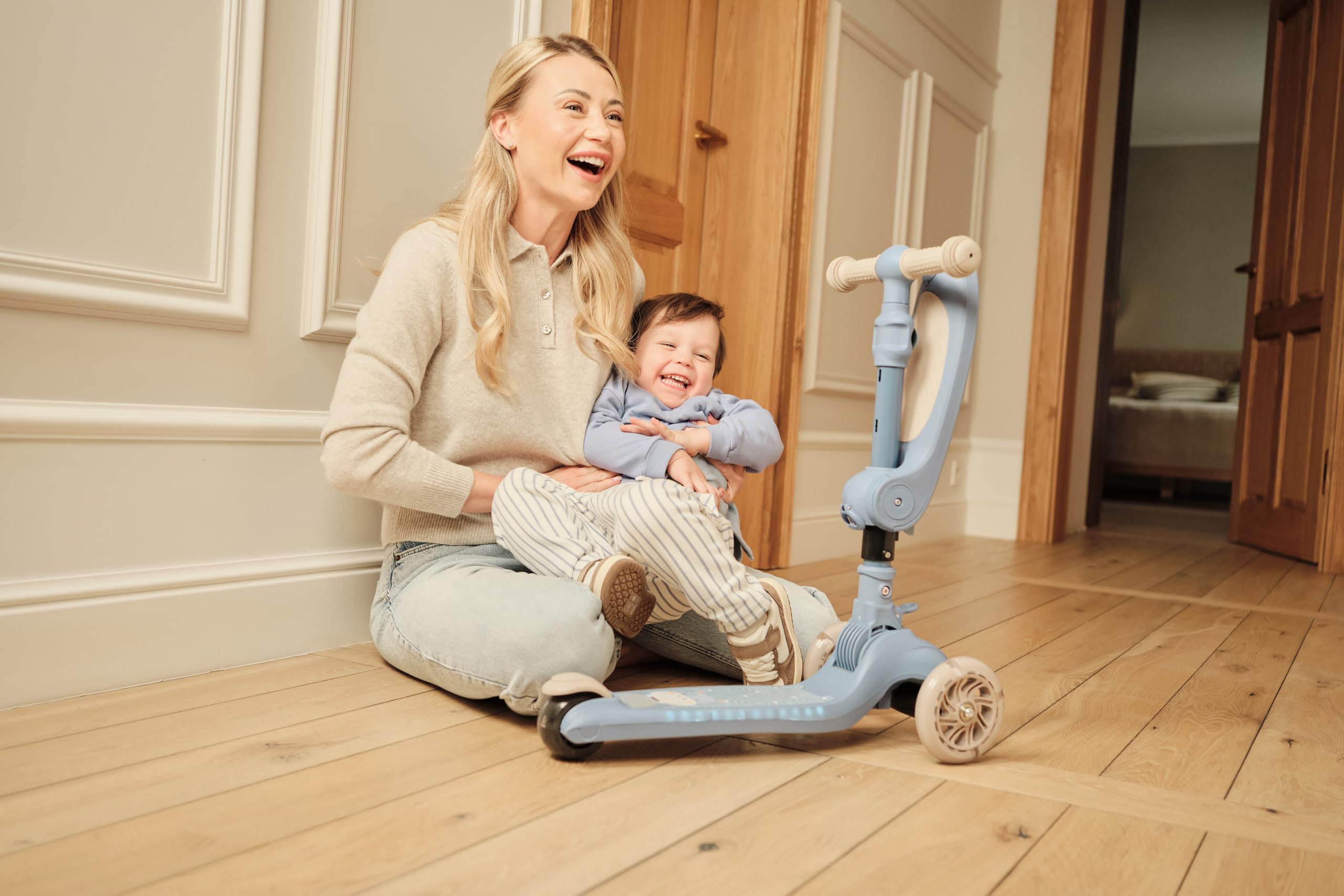 MoMi Debe Trottinette pour Enfants à partir de 1 an jusqu'à 50 kg - Trottinette 2 en 1 avec siège Pliable - Trottinette pour Enfant avec 2 hauteurs réglables - Trottinette Pliable pour intérieur et