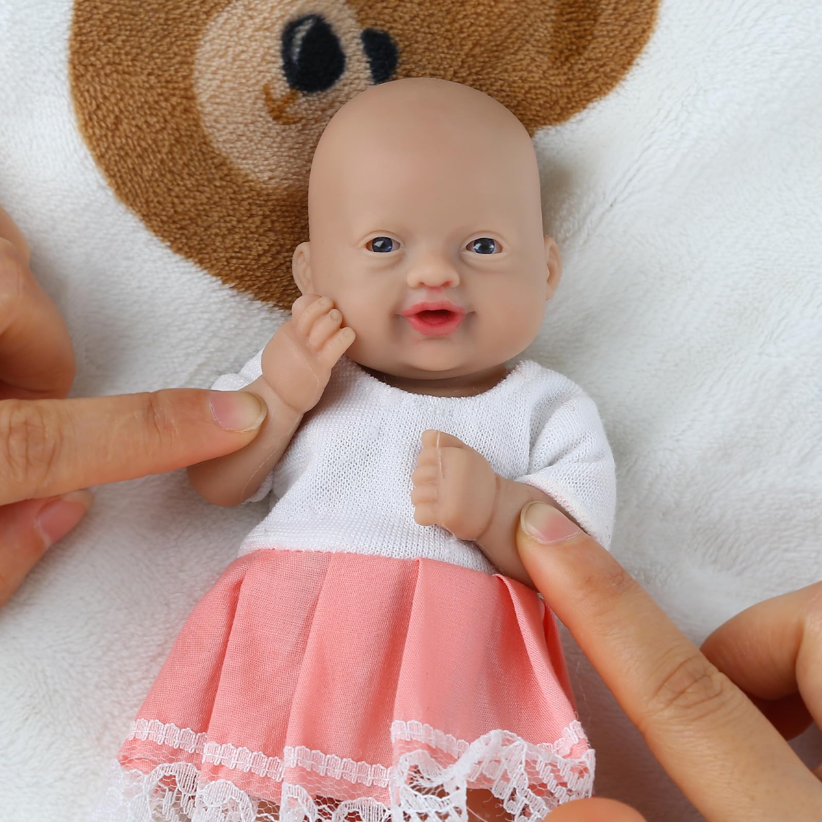 IVITA 7 inch Mini Full Body Silicone Baby Dolls,Not Vinyl Dolls,Small Silicone Doll,Miniature Real Full Body Silicone Reborn Baby Dolls for Children's Gifts - Girl