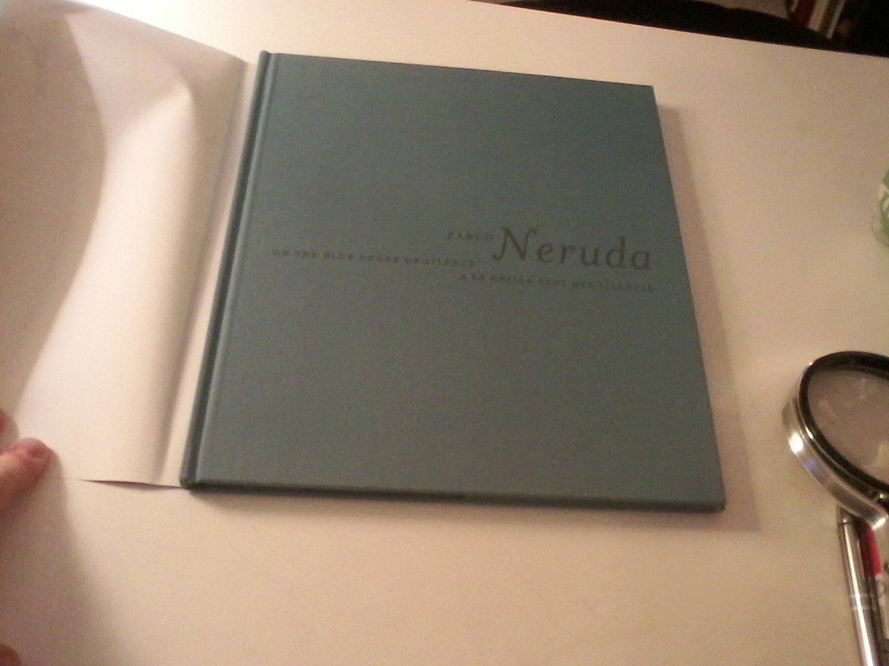 On the Blue Shore of Silence: Poemas frente al mar (Bilingual) - Image 3