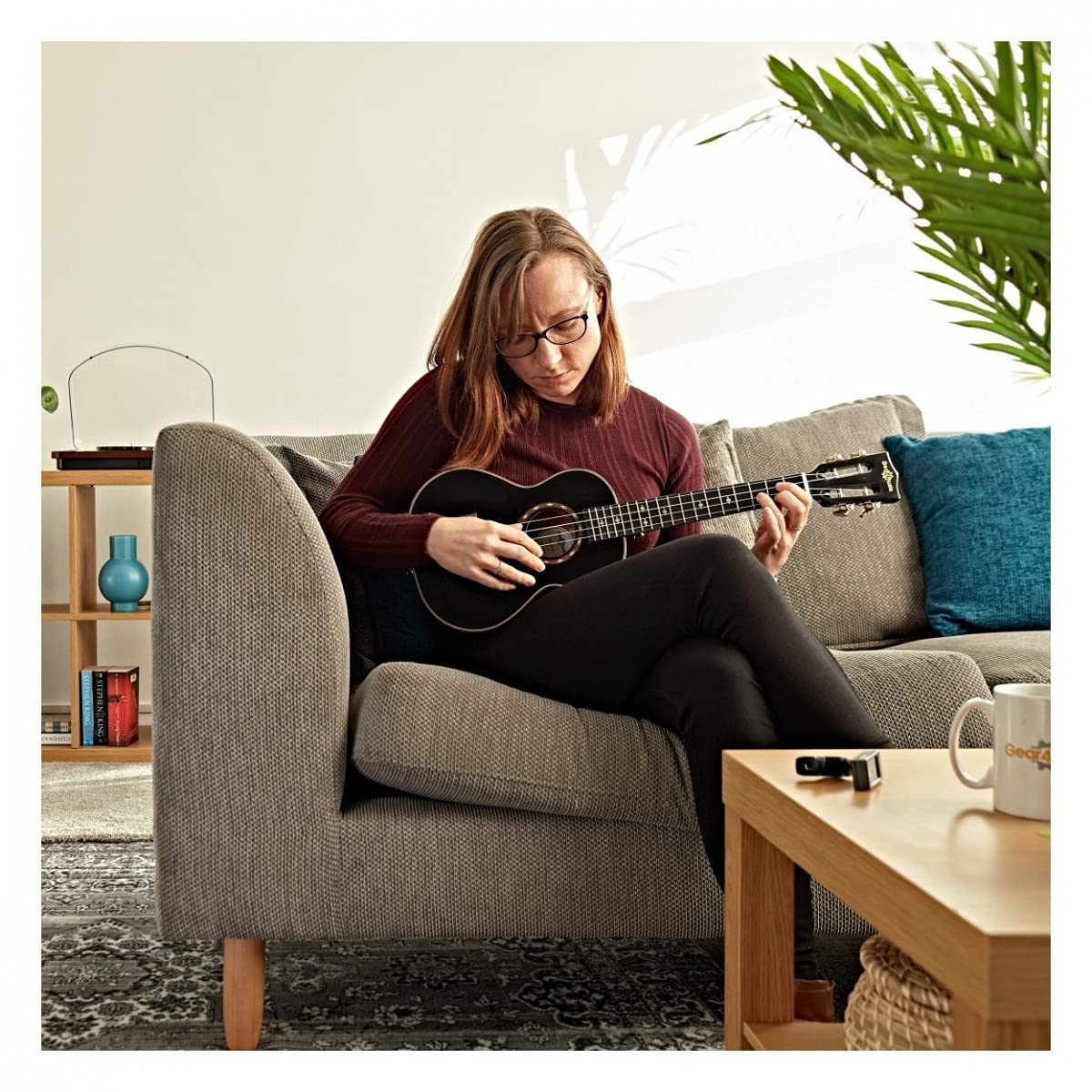 Premium Arche Back Tenor Ukulele con Top in abete rosso di Gear4music | Design archback per più volume e proiezione, dorso e fianchi in mogano sapele per una risonanza calda
