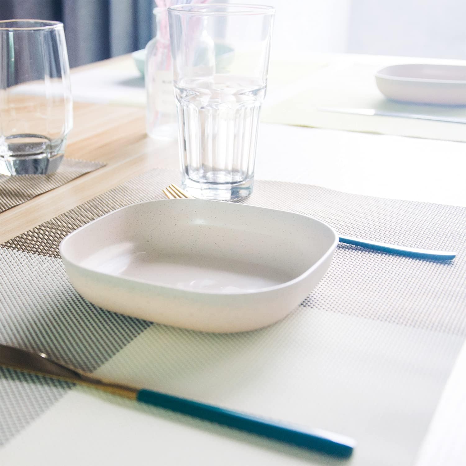 MolSinc Vinyl Woven Placemats, Heat-Resistant Stain-Resistant Skid-Resistant Dining Table Place Mats Decoration Parties Washable Reusable Free Cutting Rectangular Set of 4 17.5×12 Inches Grey : Home & Kitchen