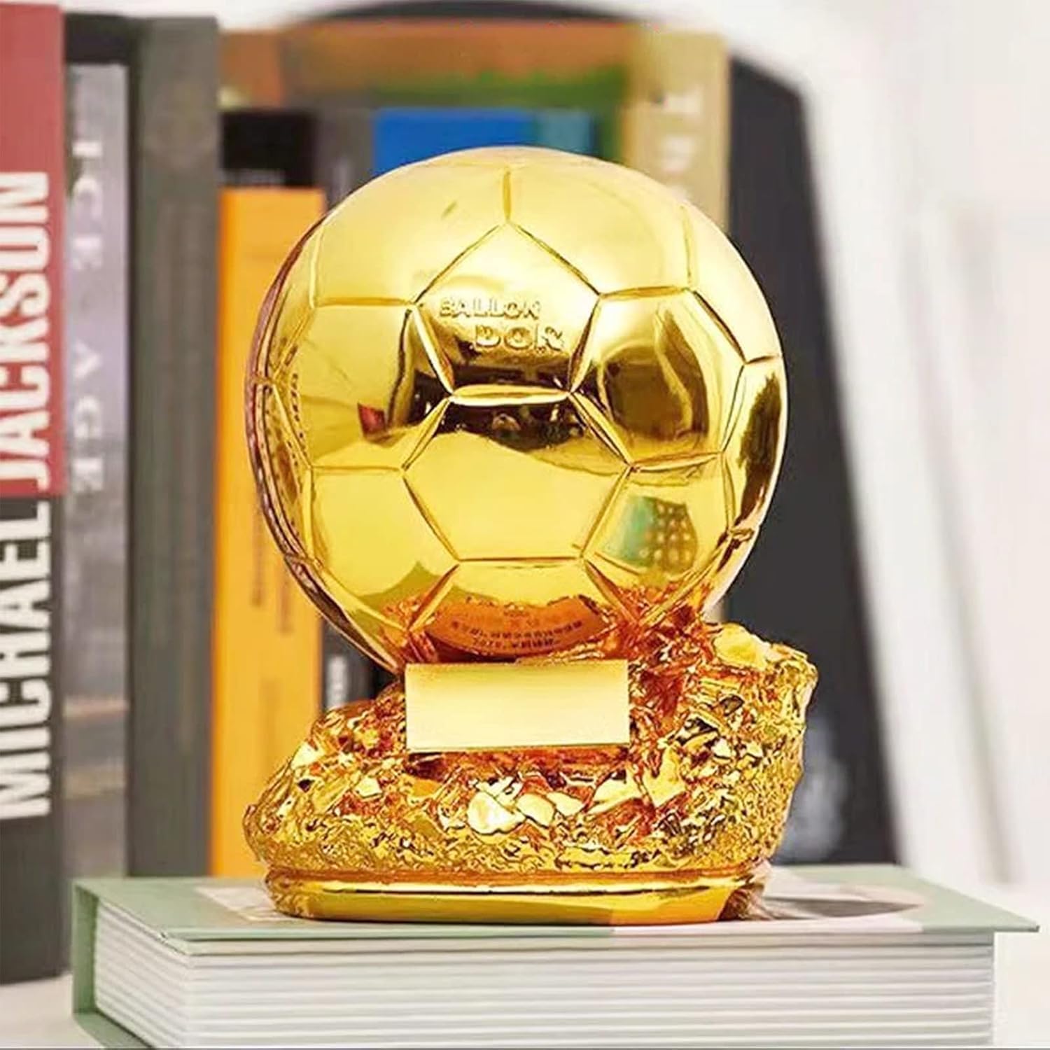 Réplique du Trophée Ballon d'or en Résine - Personnalisable, Récompense Football Meilleur Joueur & Souvenir Sportif