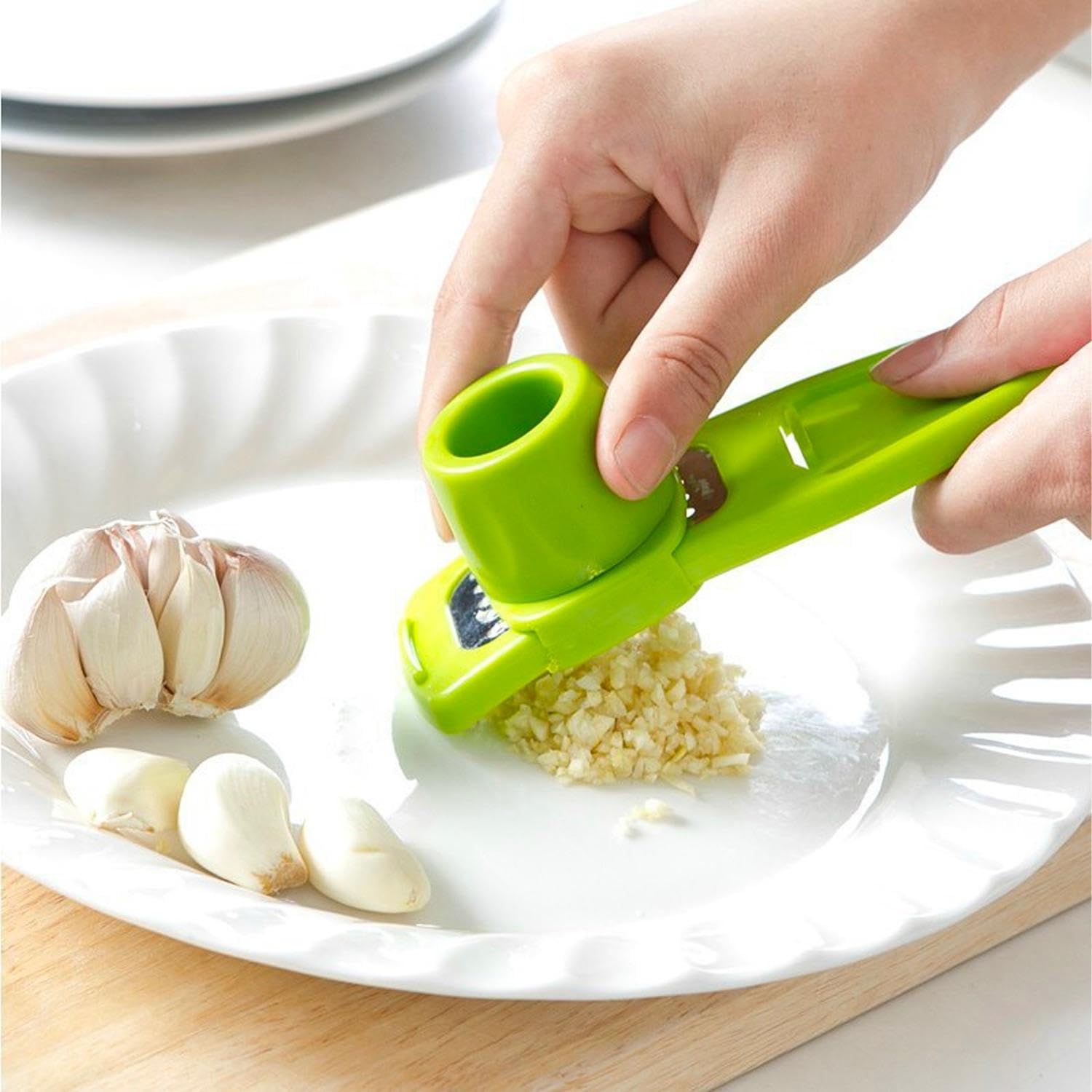 1 Piece of Garlic Grinder, 1 Piece of Garlic-Shaped Garlic Peeler and 1 Piece of Barrel Garlic Peeler, Kitchen Gadgets - Image 4