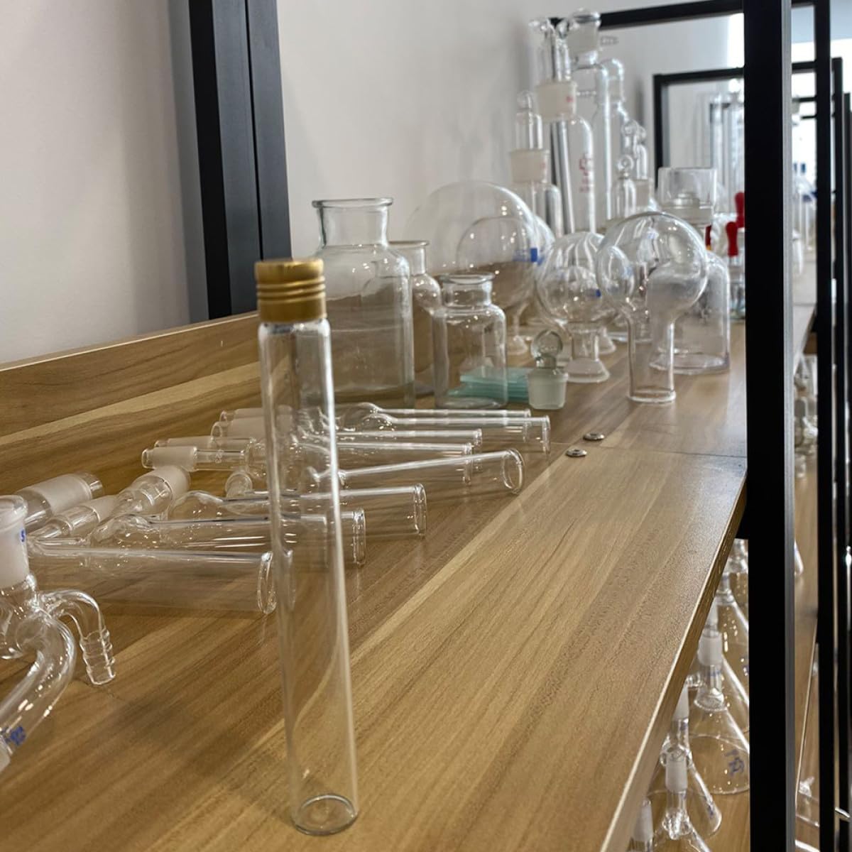 Provette a Vite in Vetro 20 Pezzi 18x150 Mm, Borosilicato | Tappo Metallico in Alluminio, Fondo Tondo e Parete Liscia, Scala di Misura Precisa