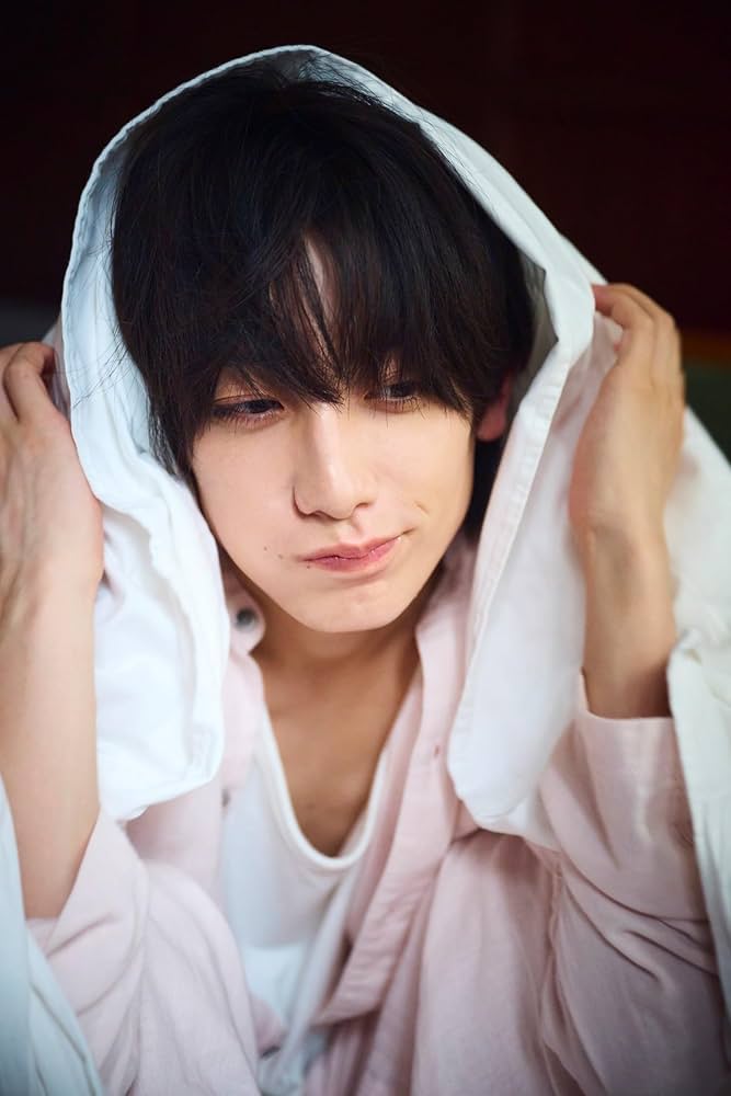 Amazon.co.jp 限定】小西詠斗2nd写真集 水鏡（限定絵柄生写真付