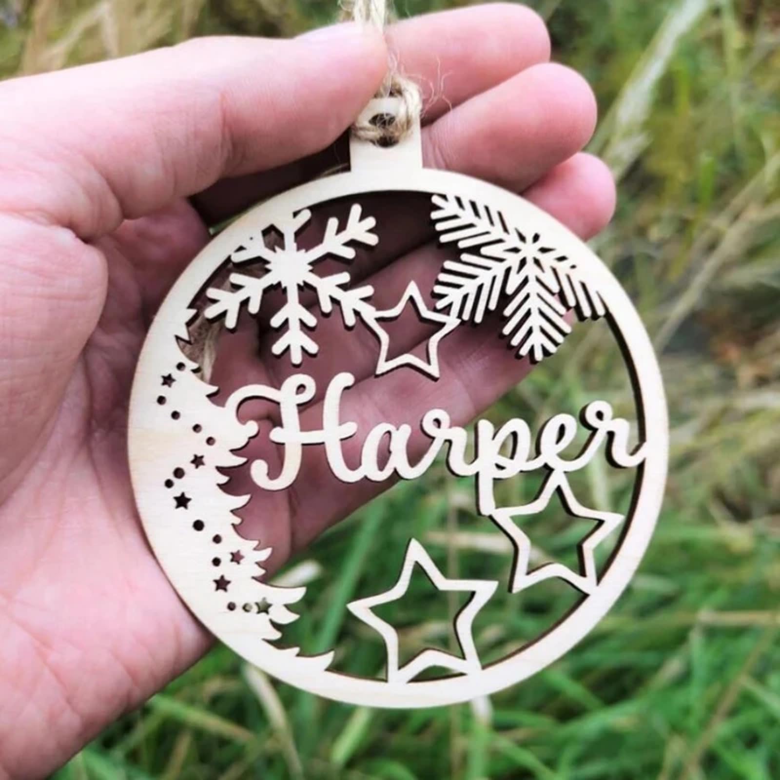 Decoraciones navideñas personalizadas, bolas decorativas de madera para árbol de Navidad, etiquetas de papel de regalo, grabado láser personalizado, varios nombres, tarjetas de mesa,