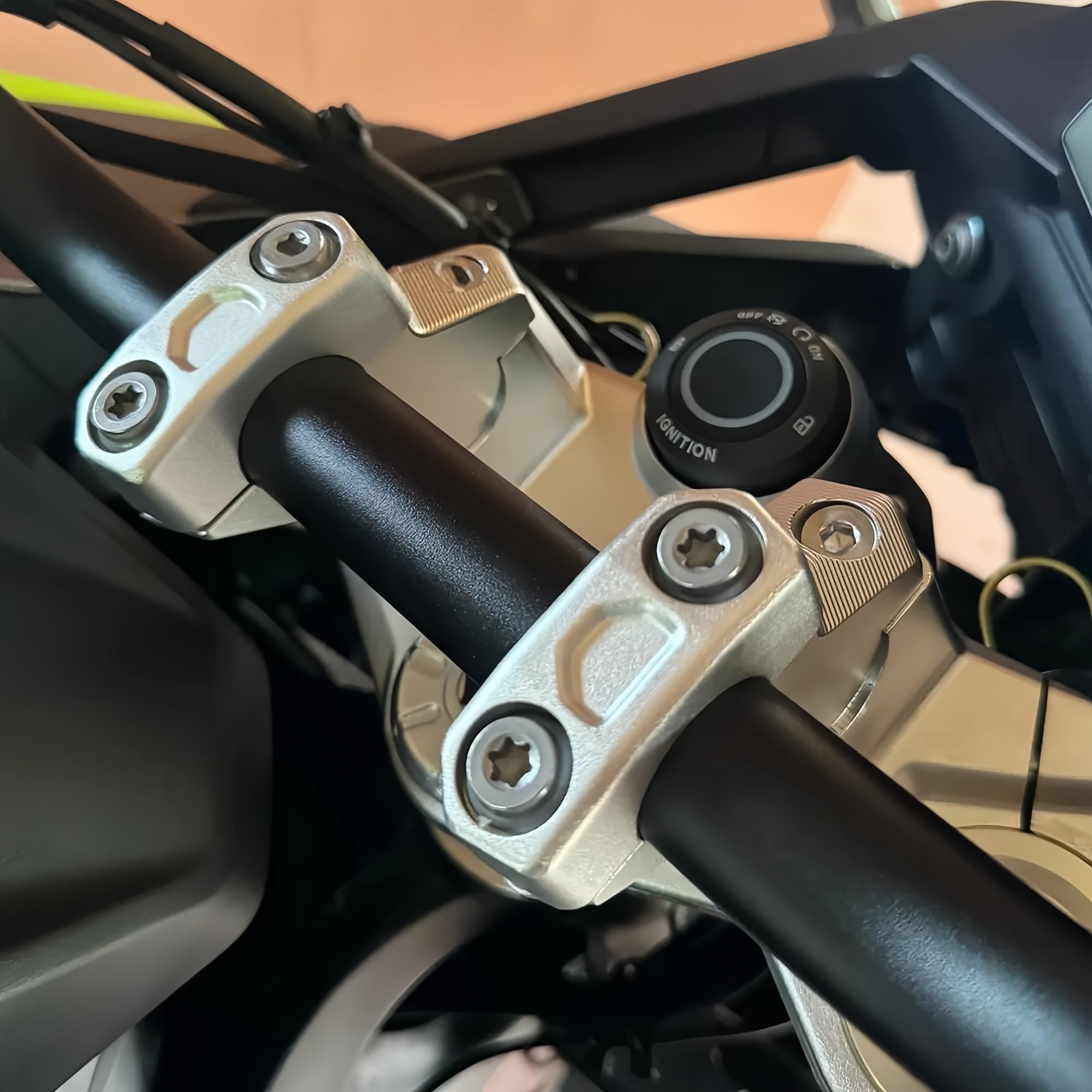 Para Voge 900 DSX Montaje de Barra de Manillar Elevad Bar Abrazadera Plateada Accesorios para Moto