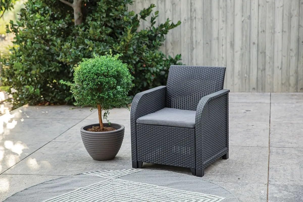 Keter - Conjunto de Jardín Sanremo con Dos sillones y sofá de 3 plazas con Mesa Auxiliar, Resina imitación ratán Trenzado.