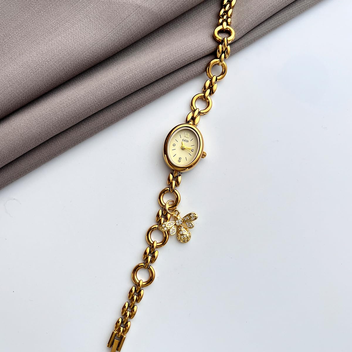 CARLIEN Orologio al quarzo ovale dorato da donna – cinturino sottile in lega di acciaio – numeri romani – orologio elegante e delicato da donna
