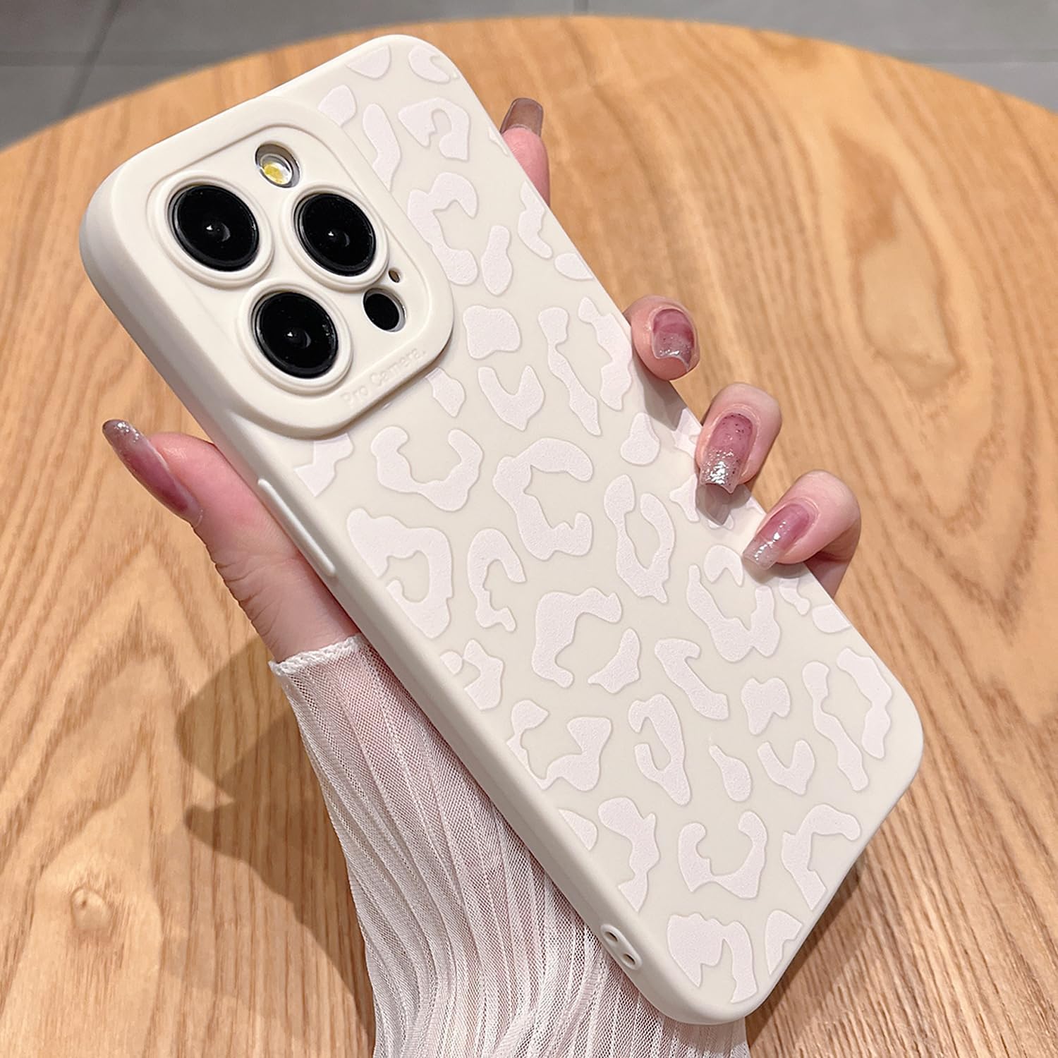 Coque antichoc iPhone 15 Pro Max en silicone souple fin et imprimé guépard rose