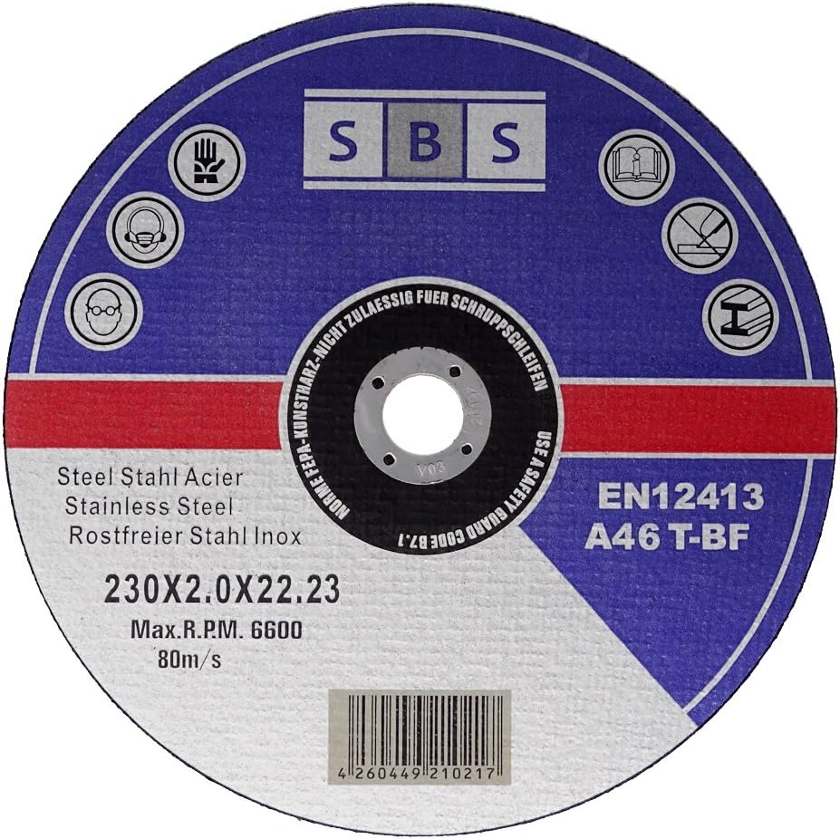 ferro da stiro per i vestiti in spazio libero