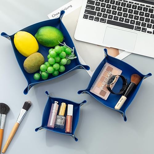 Miniatura 3 de Tskijun - 3 paquetes de bandejas de piel sintética en 3 tamaños, bandeja de joyería de cuero brillante, organizador de escritorio, bandeja de cuero