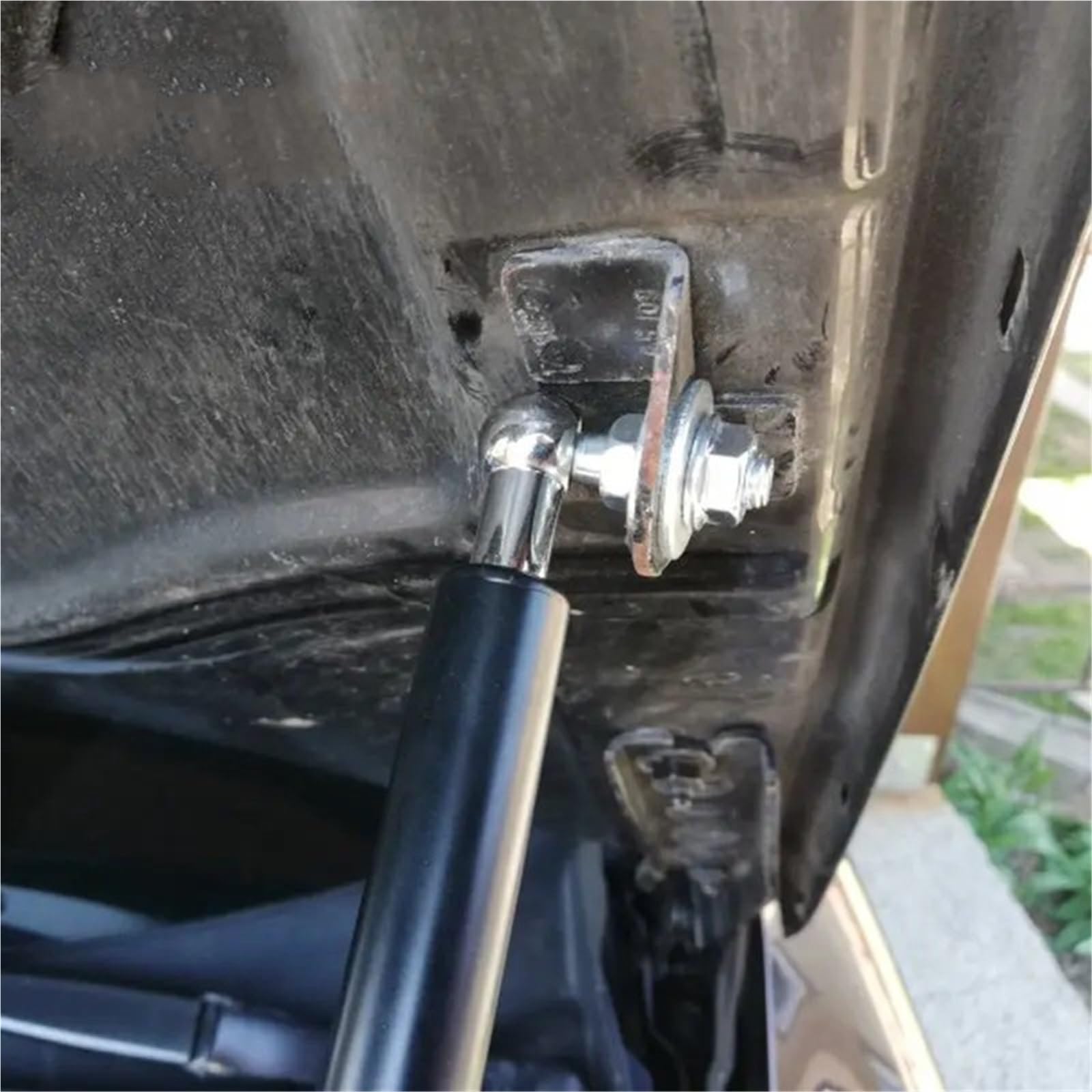 sprężyna gazowa do maski Pokrowiec na amortyzator gazowy, podnośnik amortyzatora, drążek podporowy hydrauliczny, pasuje do Skody Octavia A5 MK2 (1Z) 2004-2013(Carbon Red)