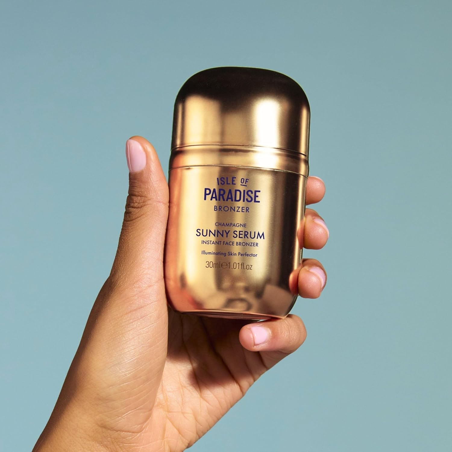 Isle of Paradise Sunny Serum Bronzing Serum – Instantly Illuminating Liquid Face Bronzer with Niacinamide, Buildable Wash-Off Formula for Versatile Wear – 1.01 fl oz - Image 9