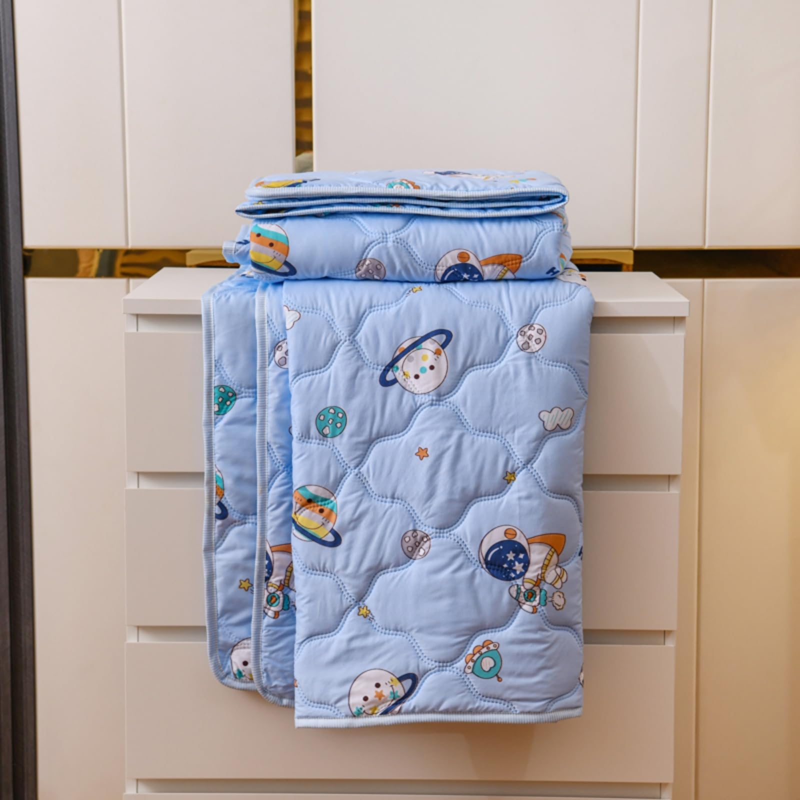 Odot Edredón Sin Funda 2.5 TOG Single A King (Astronauta,200x230cm) | Relleno Nórdico Verano Edredón Ligero y Transpirable Lavable a Máquina y Secado Rápido para las Noches Cálidas de Verano