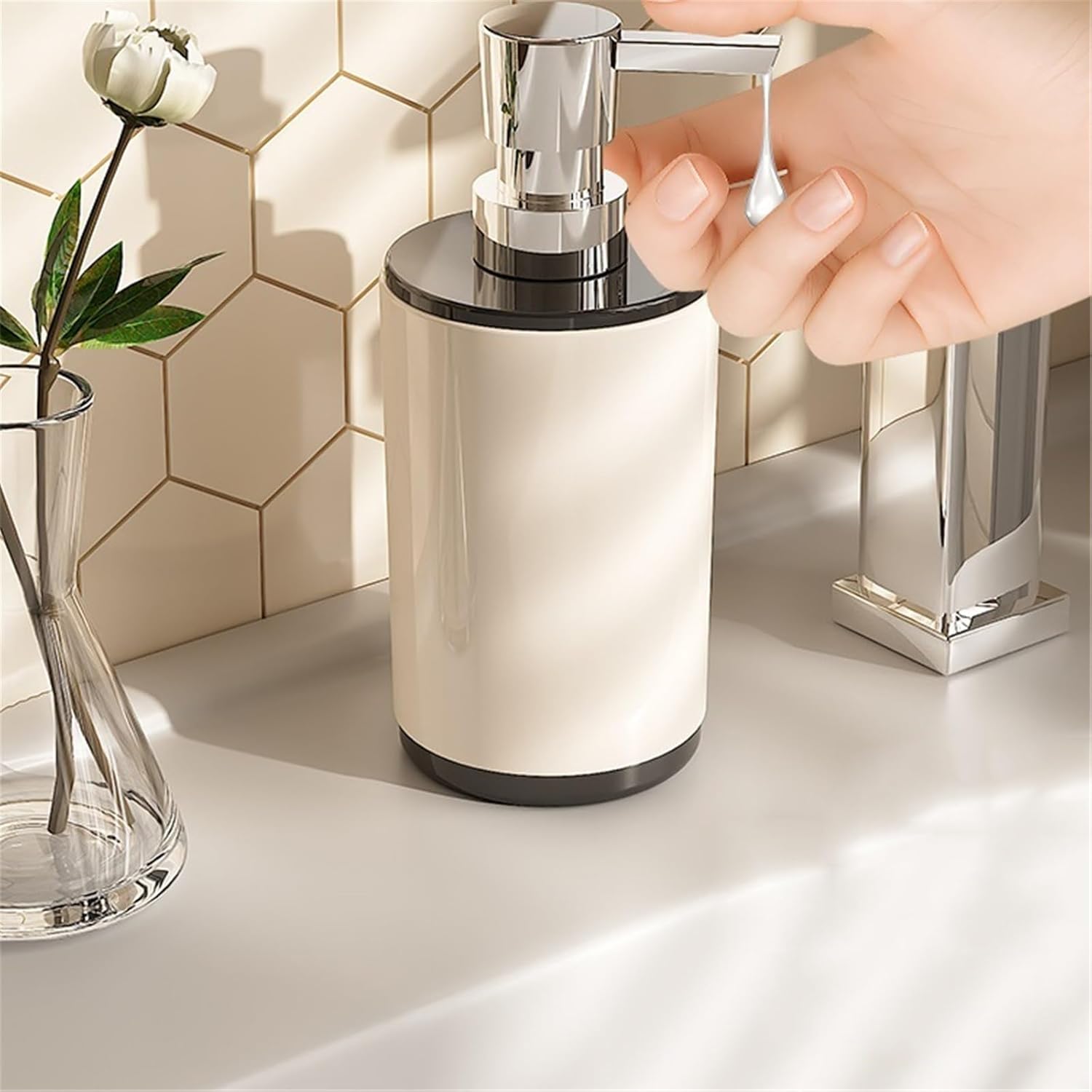 Soap Dispenser Soap Dispenser with Pump Laundry Detergent Lotion Empty Bottle for Kitchen and Bathroom(Red)