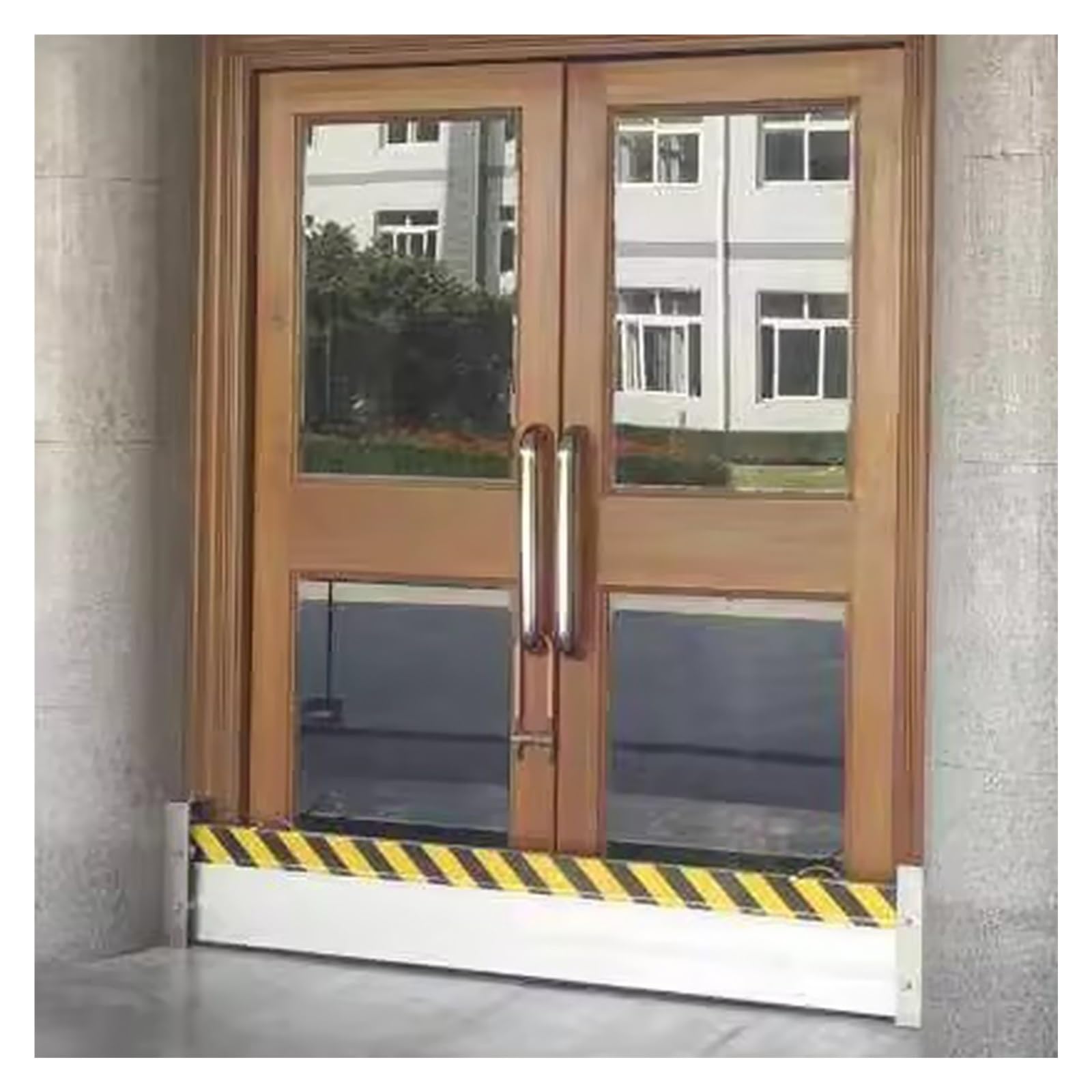 Barrière anti-intempéries pour sécuriser l'entrée de magasin et la cour