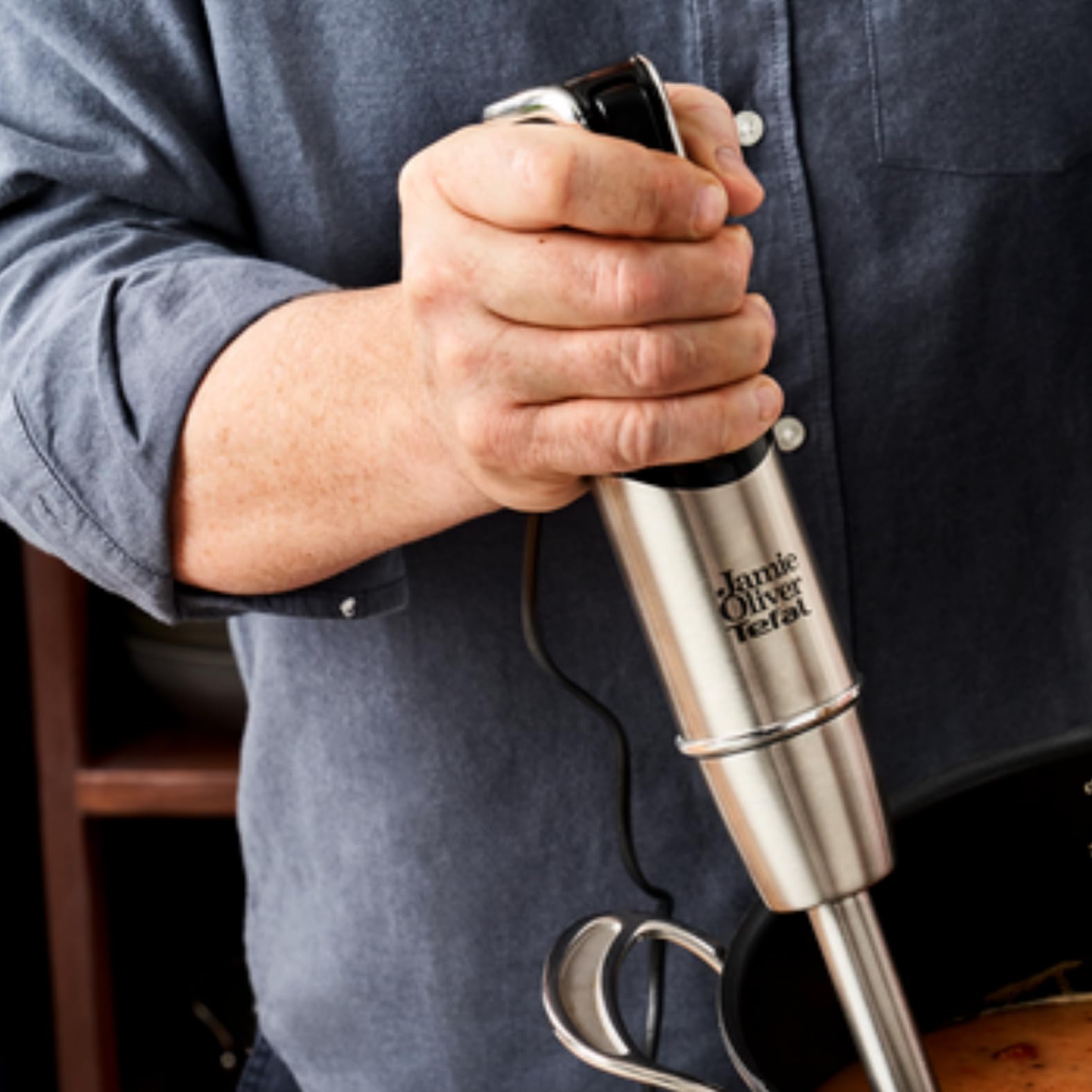 Jamie Oliver by Tefal HB95JD10 - Batidora de mano, cuchillas de acero inoxidable, 1200 W, base de batidora, apta para lavavajillas, disparador multivelocidad, protección contra salpicaduras, incluye