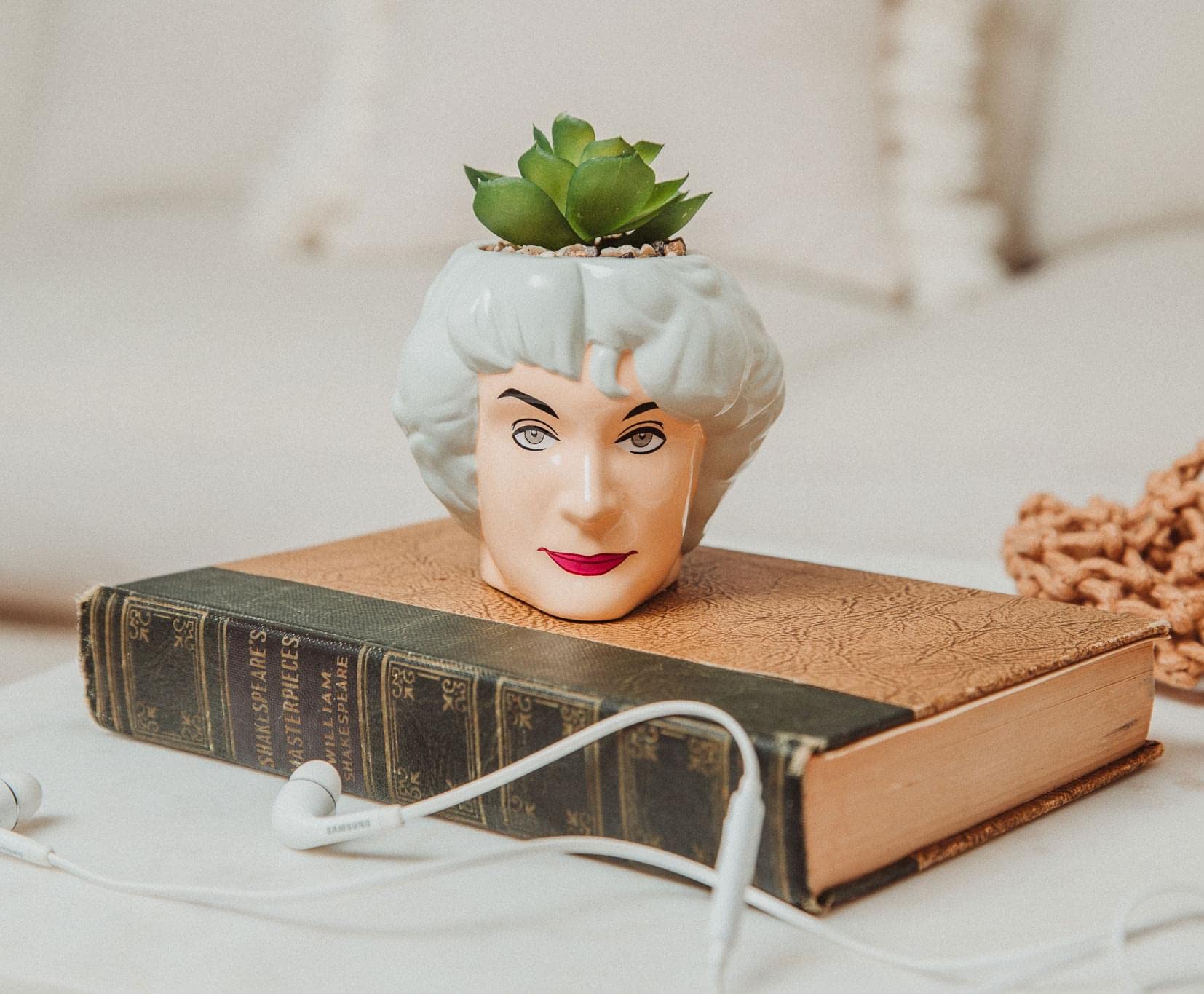 Amazon.com: Silver Buffalo The Golden Girls Dorothy 3-Inch Ceramic