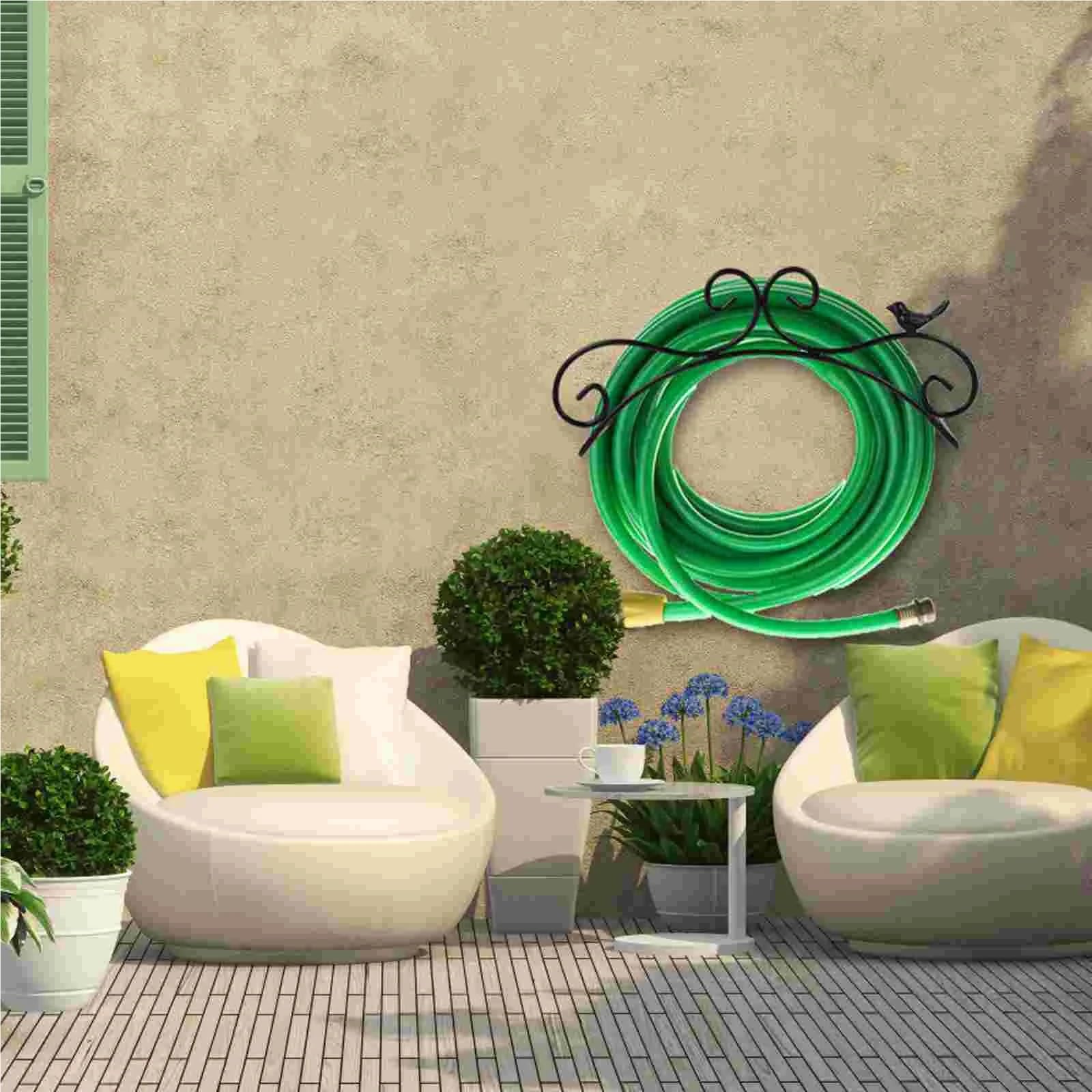 Soporte Manguera Jardin Carrete de Manguera Pared con Marco Hierro Forjado y estantes Negros, Soporte Decorativo, Colgador jardín pie