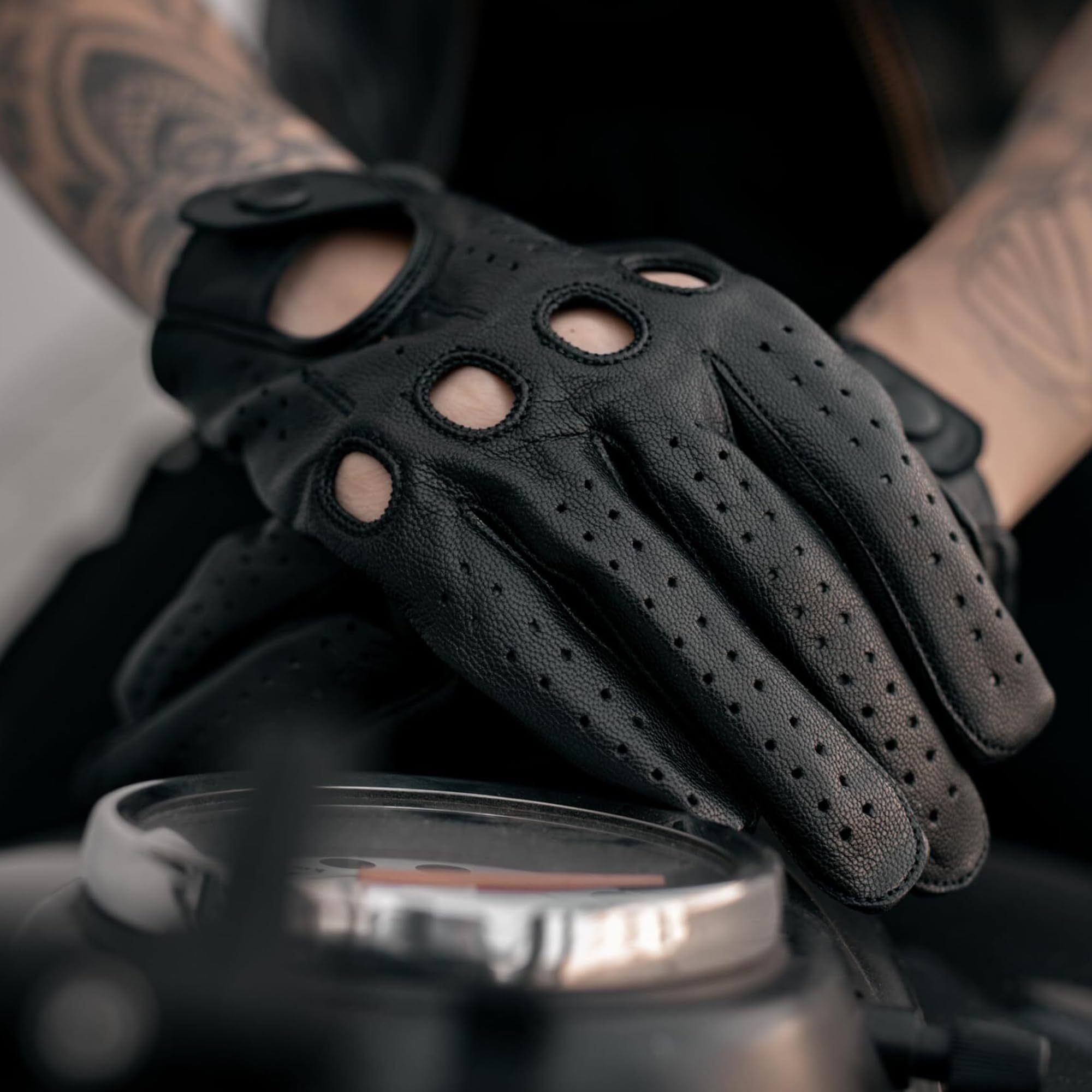 Leatherick Gants de conduite pour hommes - Gants de conduite souples et perforés avec trous de respiration pour les articulations, idéaux pour l'extérieur et les voyages