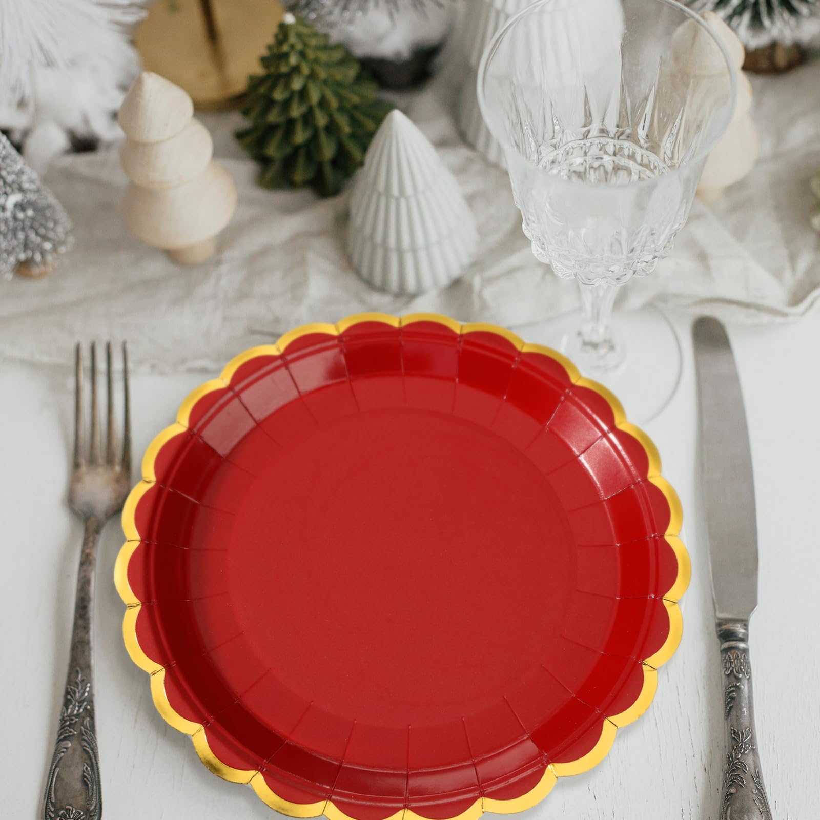 Tanlade 100 platos de papel rojo de 9 y 7 pulgadas, desechables festoneados, platos de postre con borde dorado para Navidad, baby shower, cumpleaños, vacaciones, boda, suministros de fiesta