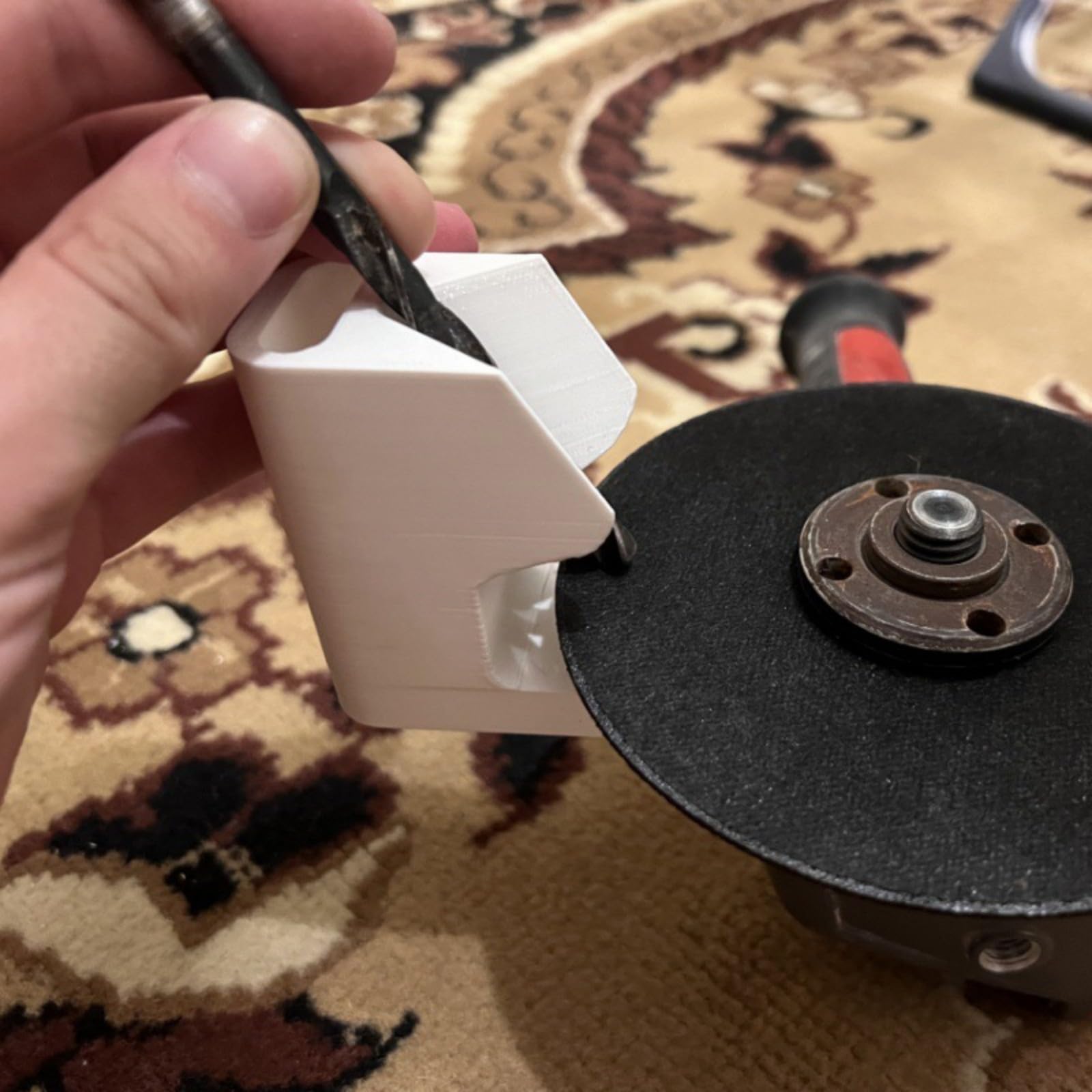 Affilatrice multiuso per tutte le punte, accessorio portatile per affilare punte da trapano, strumento guida per smerigliatrice per trapano, 2 pezzi