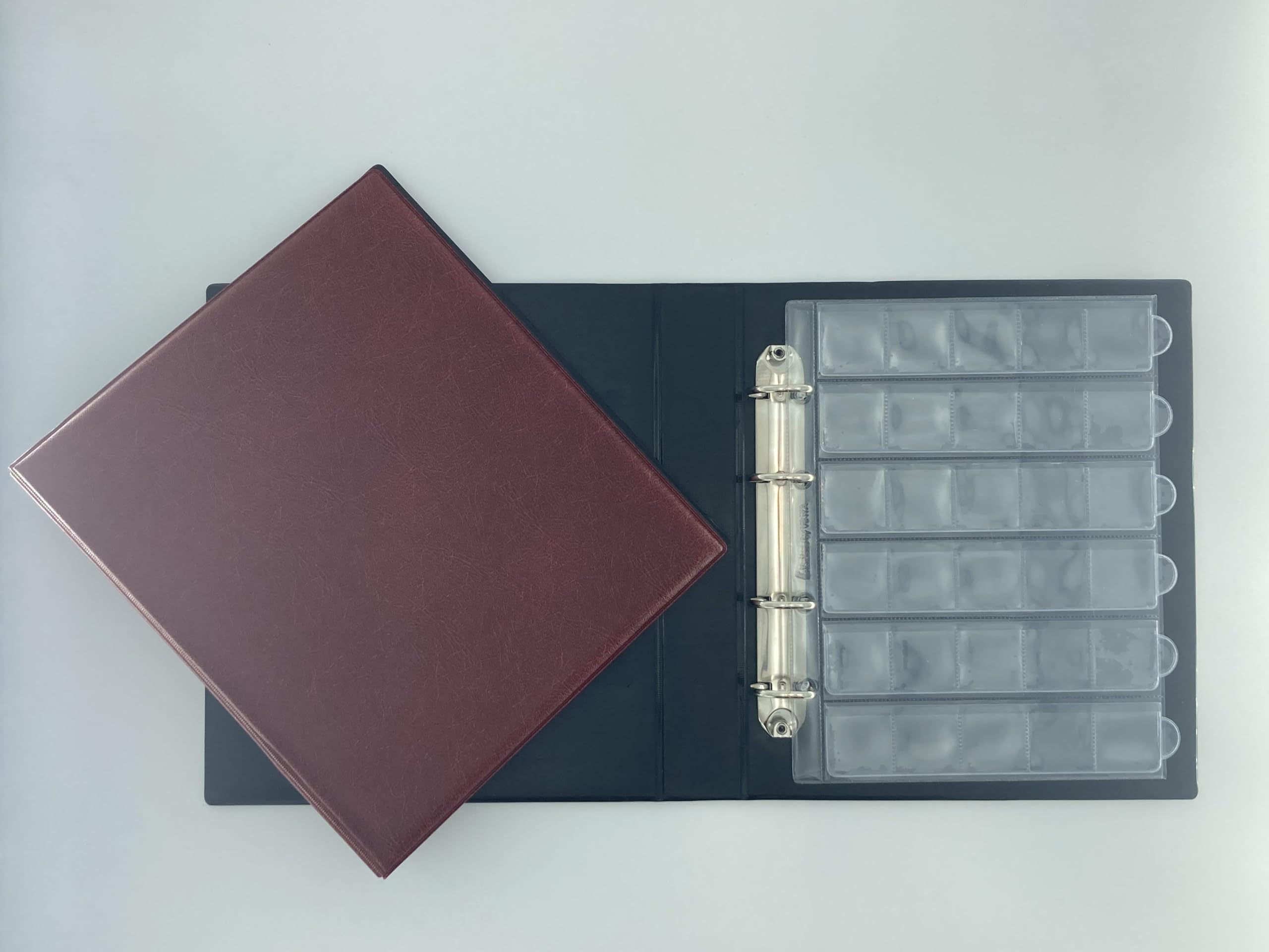 Générique Classeur album bordeaux et 20 feuilles numismatiques de 5 modèles pour ranger 668 pieces de monnaie