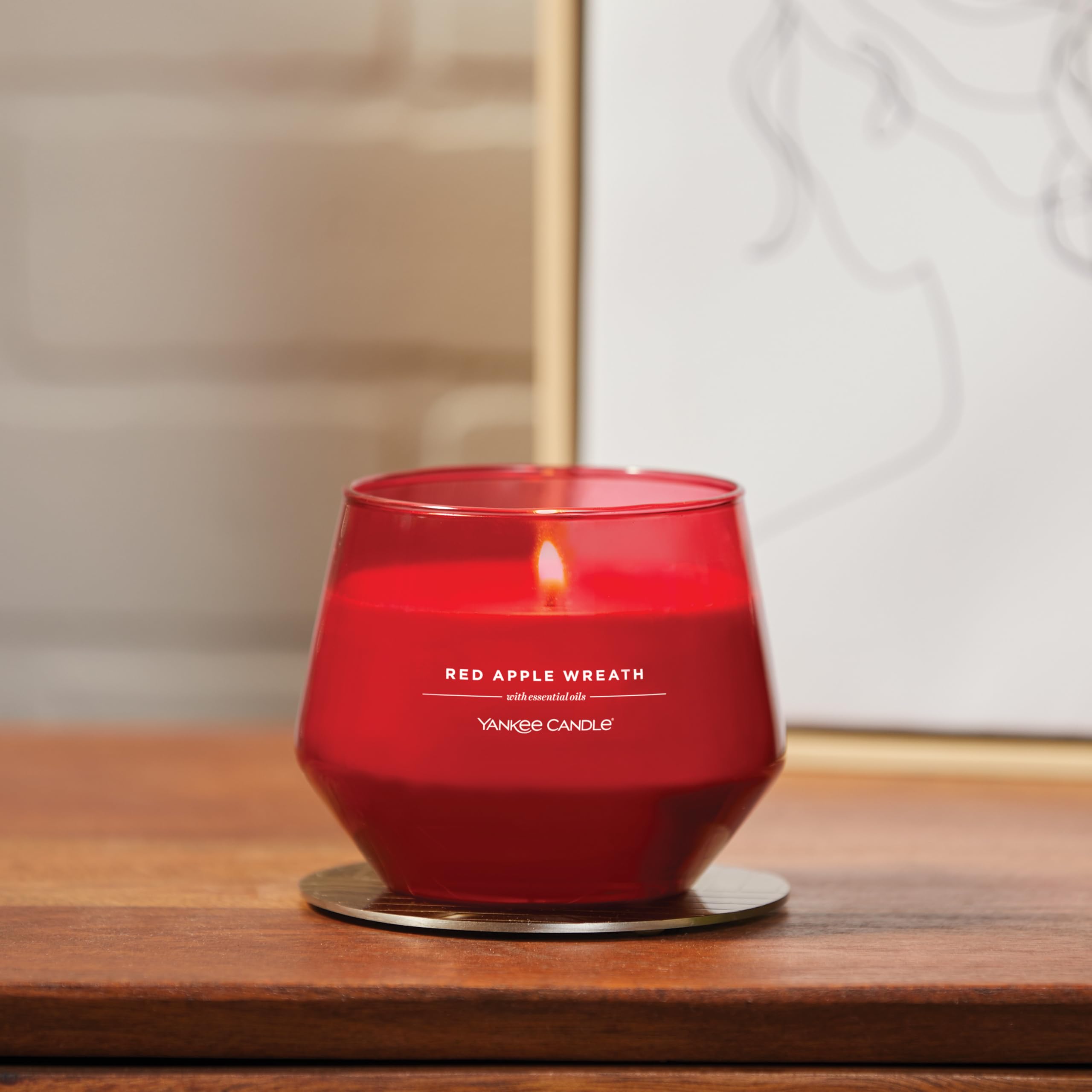 Yankee Candle Świeca zapachowa studyjna | Średnia świeca wieniec z czerwonym jabłkiem | Długie świece: 35-50 godzin | Stylowy projekt szklanego naczynia z czerwonym woskiem | Idealne prezenty dla