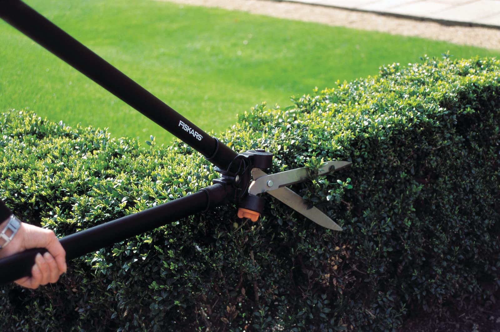 Fiskars Tijeras para hierba y setos de mango largo GS53, Alcance de hasta 2,5m, Negro/Naranja, 1001565