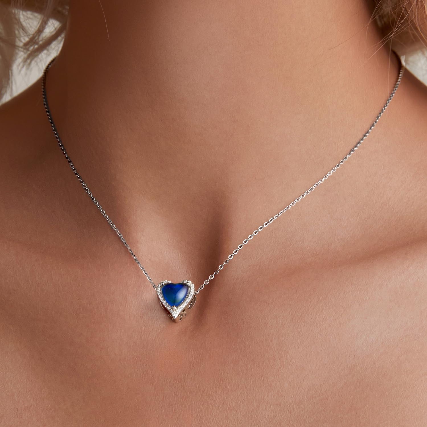 Colgantes de piedra en forma de corazón, cuentas para hacer collares y joyas.