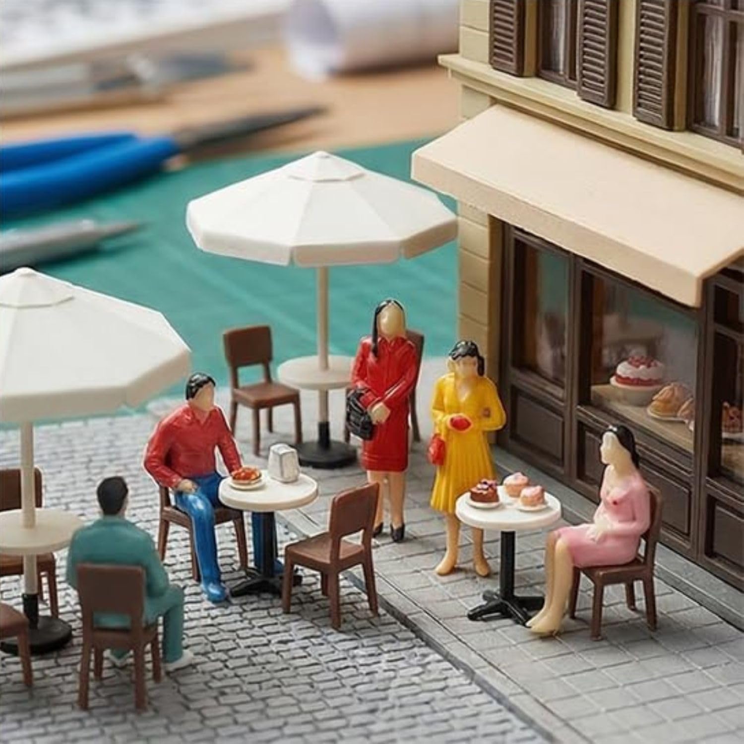 VICDUEKG 50 Pcs 1:87 HO Scale Mini People Figurines Sitting Tiny People Model Painted Plastic Trains Architectural Project Figures for Miniature Scenes Minihouse