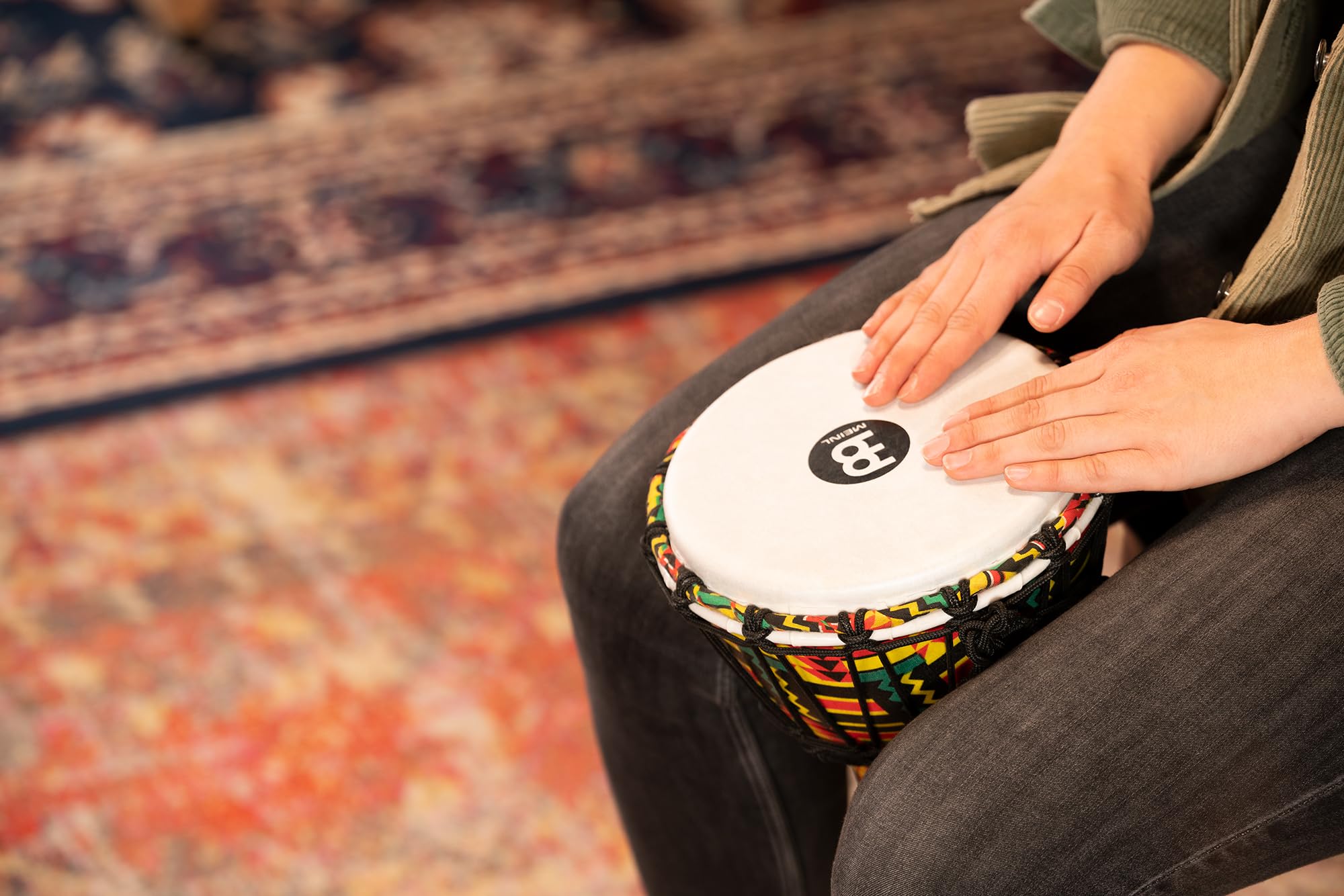 Meinl Percussion Djembe Junior con carcasa sintética y cabeza, acabado Simbra - NO HECHO EN CHINA - Tamaño compacto de 7 pulgadas, cuerda ajustada, garantía de 2 años (JRD-SI)