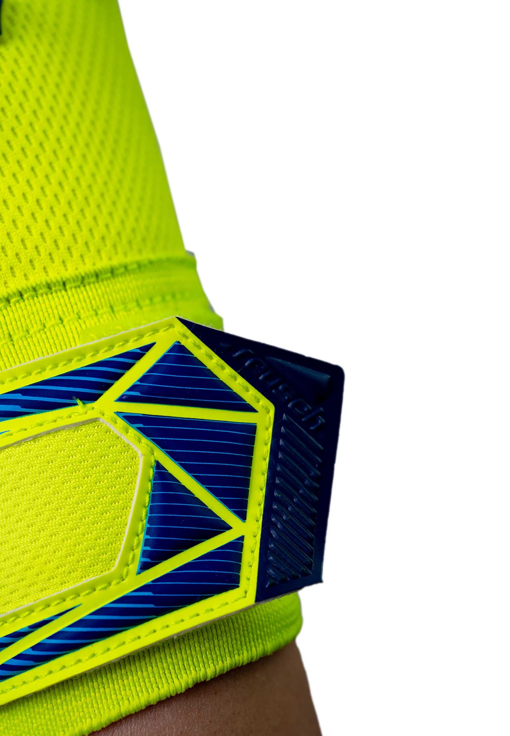 Reusch Gants de Gardien de But pour Enfants et Adolescents |Respirants | pour l'entraînement et Les matchs | Gazon Naturel et synthétique | Tailles 4 à 8 | Attrakt Freegel Advance Junior