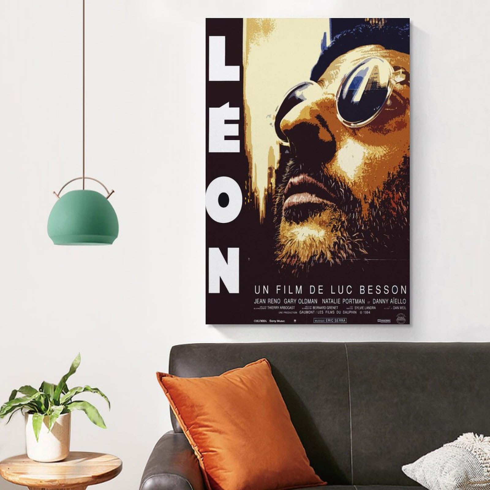 LÉON THE PROFESSIONAL サイン入りポスター（既存額付き） LEON THE PROFESSIONAL(レオン) 【3名直筆サイン入りミニ