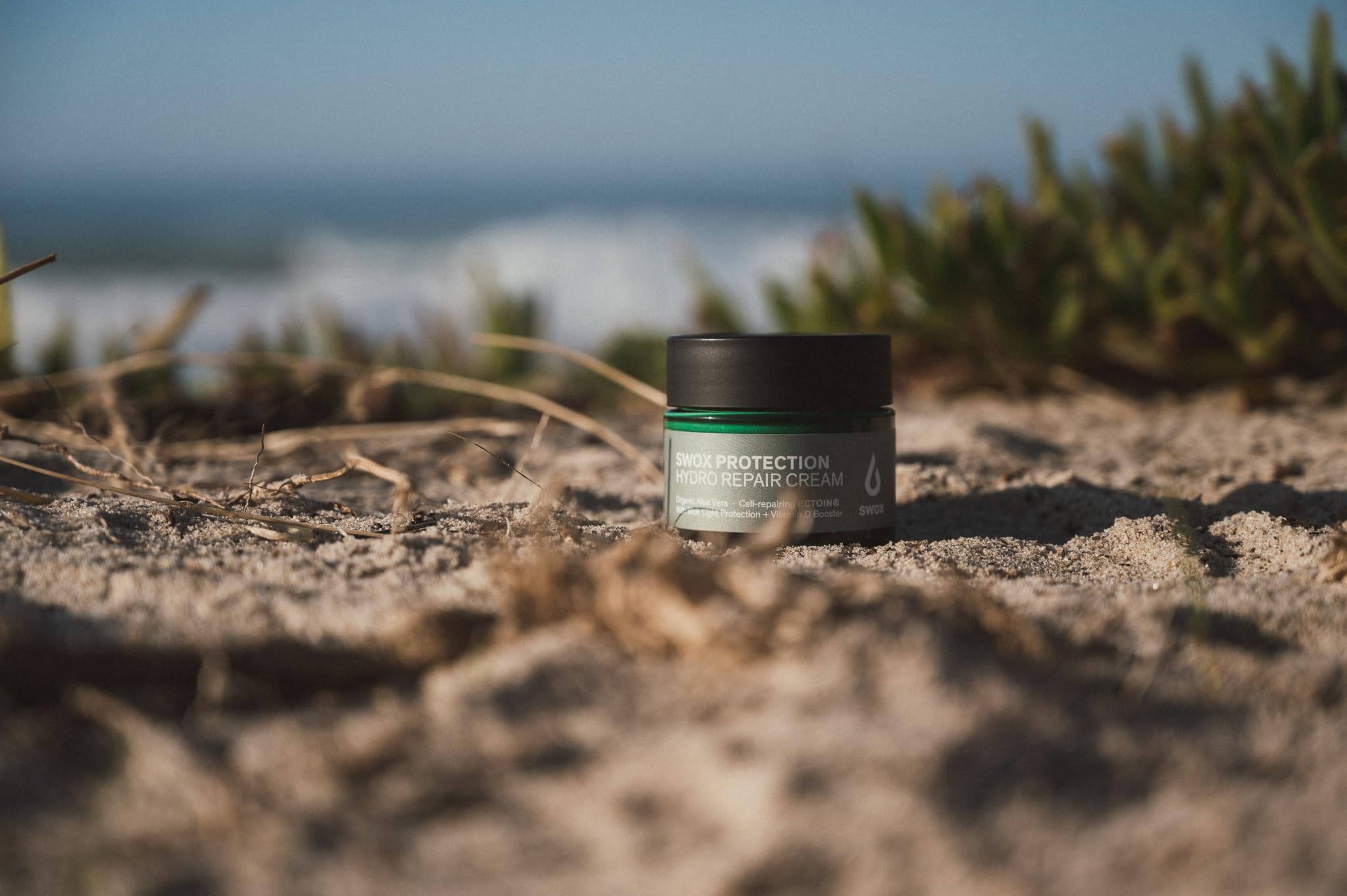SWOX After Sun Repair Cream mit Bio Aloe Vera - Feuchtigkeitsspendende Tagescreme und Regeneration für gestresste Haut - Reisegröße 50ml
