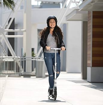 Razor A6 キックスクーター - 特大10インチホイール ロングデッキ 陽極酸化アルミフレーム 折りたたみ式 調節可能なハンドルバー 軽量 220ポンドまでのライダー用