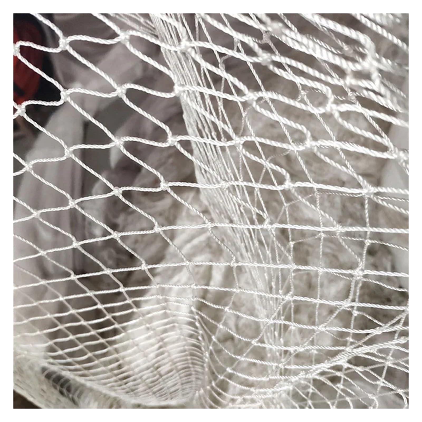 Esta Malla antipájaros de Nailon de 3,0 x 10 m, de Color Blanco, es Ideal para la protección de Jardines y Cultivos, Gatos, Perros y gallinas. Es una Malla de Pesca Duradera de