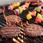 Char-Griller® Pro Grill de baril de charbon de luxe, EasyDump™ Pane de frêne, étagères frontales et latérales haut de gamme avec crochets en Utensile, 850 Cuisson carrée Space en noir, modèle E2827
