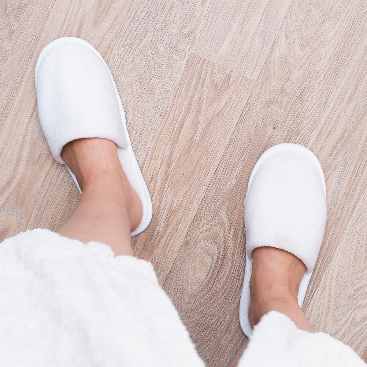 Lot de 100 Paires de Chaussons fermés Pantoufle éponge jetables Blancs pour Thalasso, hôtel, Spa, Piscine