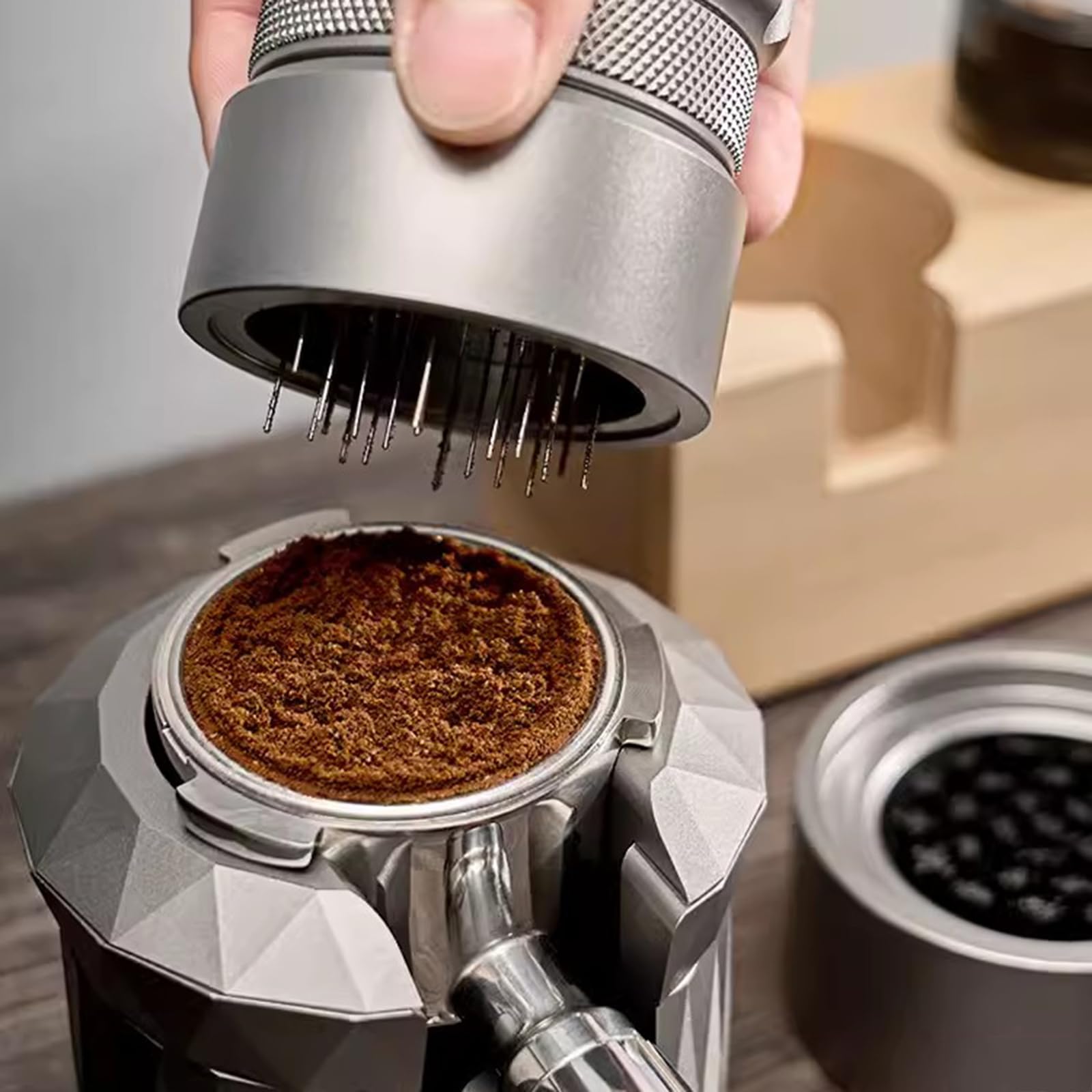 Outil de distribution de café professionnel pour barista, niveleur d'expresso et outil de bourrage – Aiguille distributeur de café, pour cafés à la maison – 51/53/58 mm avec base de brosse de