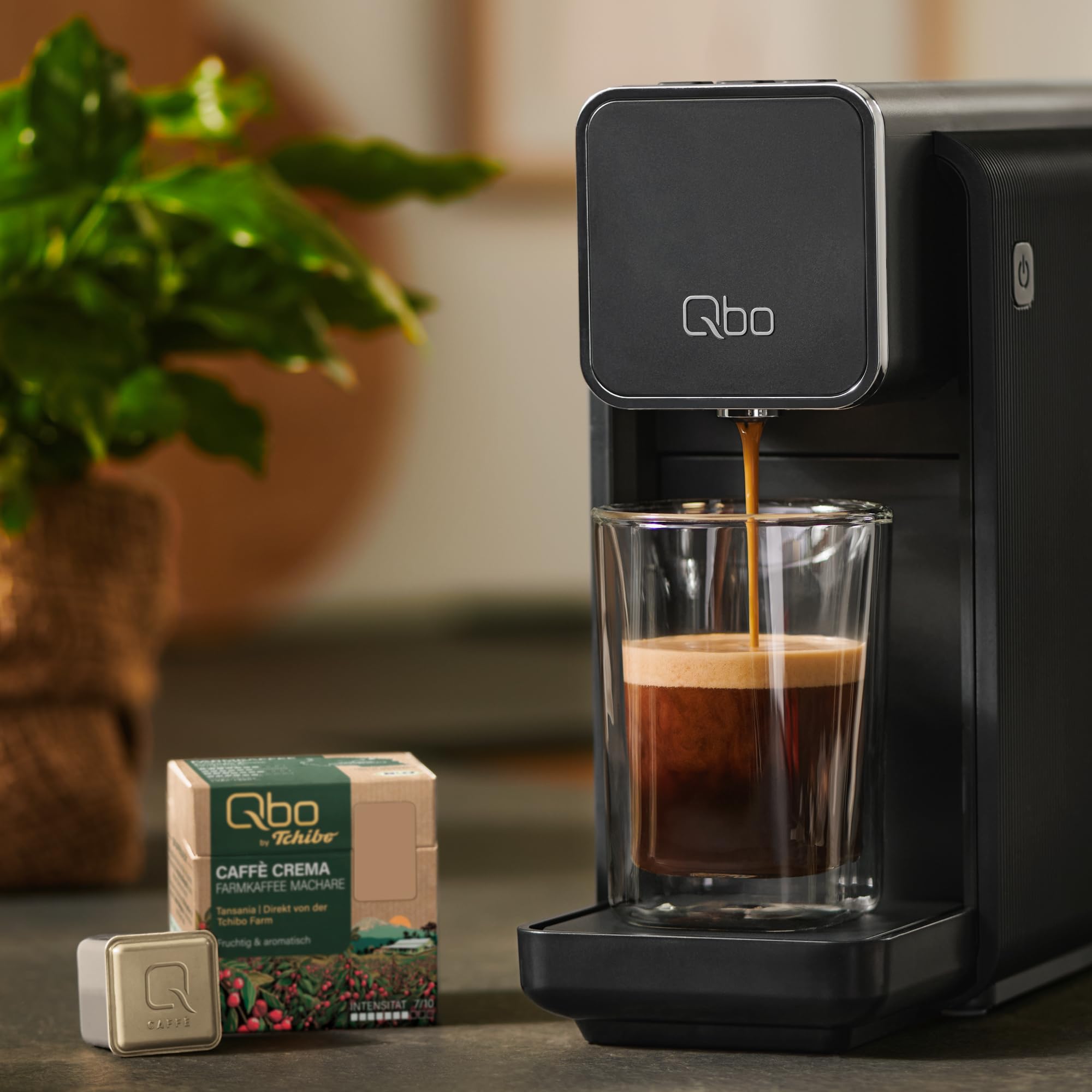 Tchibo Qbo Caffè Crema Farmkaffee Machare Premium Kaffeekapseln, 144 Stück – 18 x 8 Kapseln (Caffè Crema, Intensität 7/10, fruchtig und aromatisch), nachhaltig & aus 70% nachwachsenden Rohstoffen¹