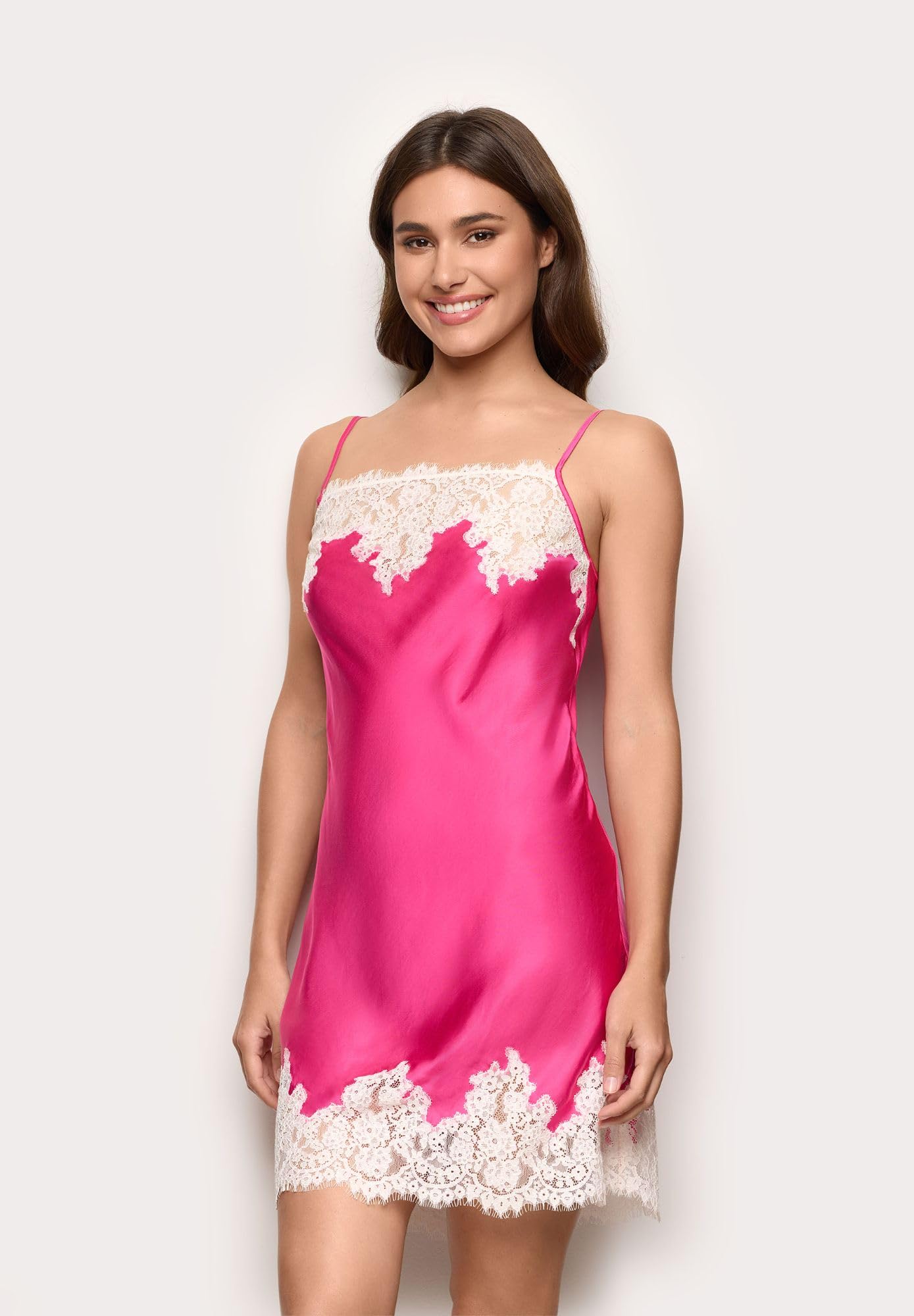 YAMAMAY - Camicia da Notte in Raso con Ricami in Pizzo, Donna,Raso di Viscosa Morbido e Luminoso, Impreziosito da delicati Inserti in Pizzo