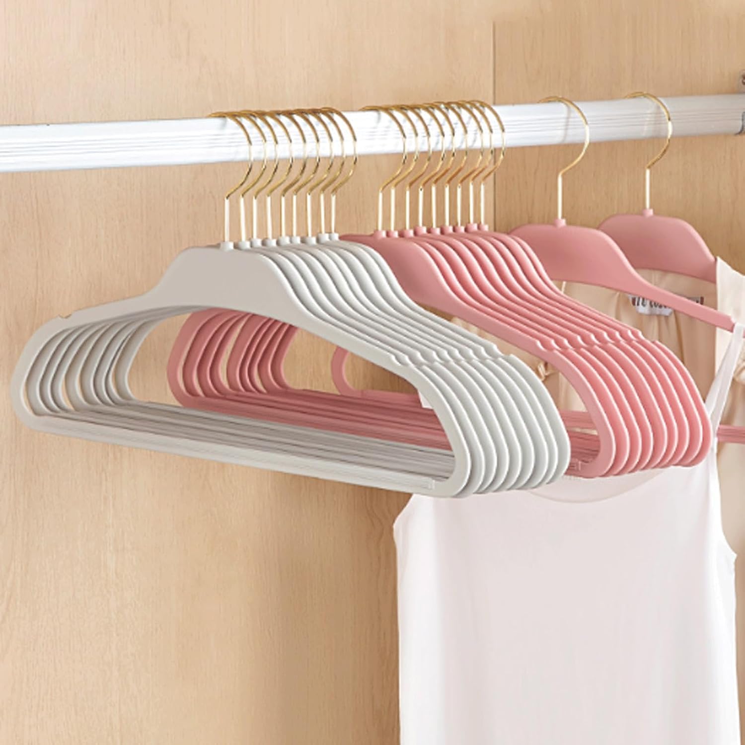 Hangers 10 Pack Coat Hangers Rubber Paint Hanger Liquid Silicone Racks Traceless Home Dormitory Clothes Hanging Rack Garment Hangers(Pink)