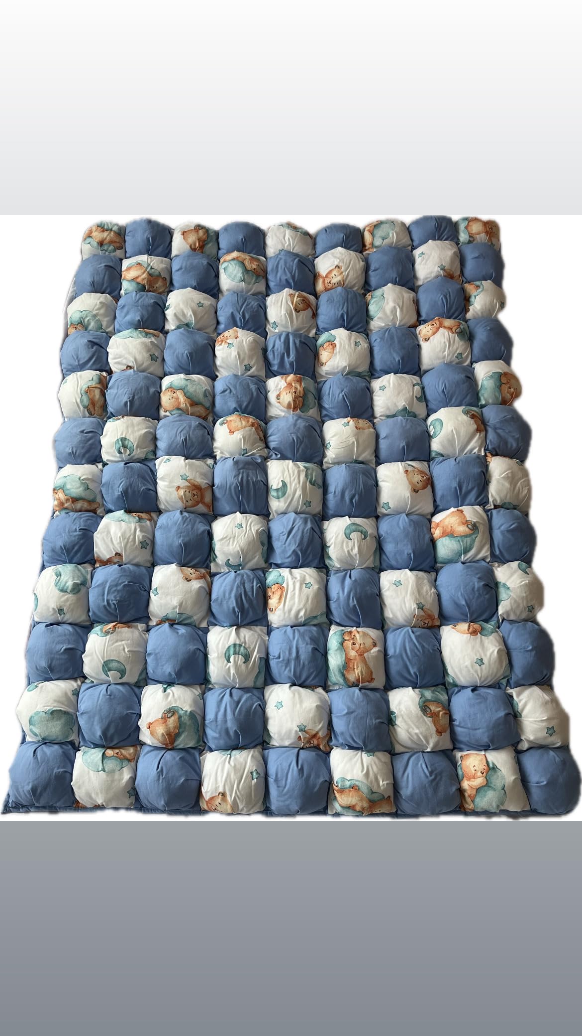 Couverture matelassée pour bébé : le cadeau de naissance idéal fait main en bleu